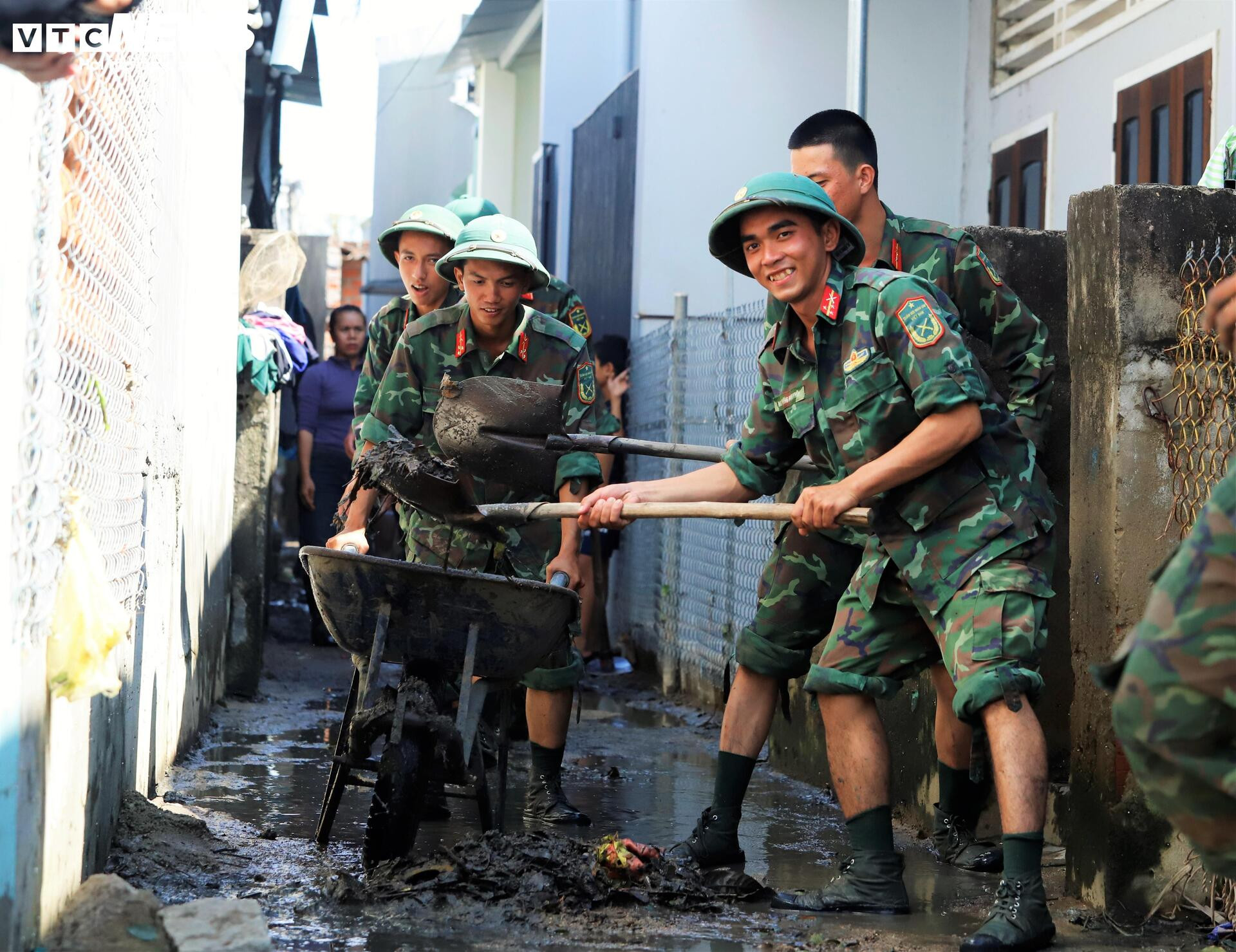 ‘Ốc đảo xanh’ tại Gia Lai sau bão Kalmaegi: Người mất nhà, chim mất tổ- Ảnh 12.