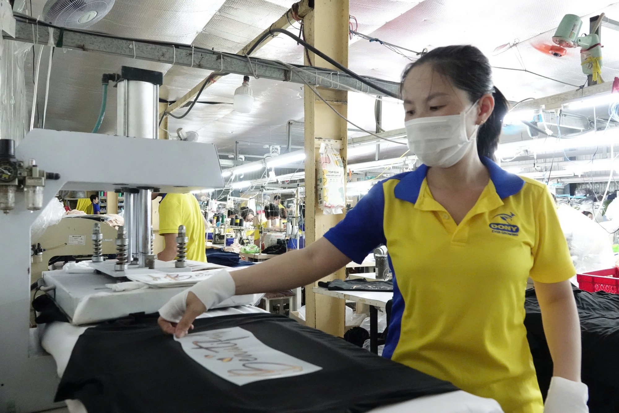 Lương tối thiểu 2026: Không cắt giảm chế độ làm thêm, thưởng Tết- Ảnh 1.