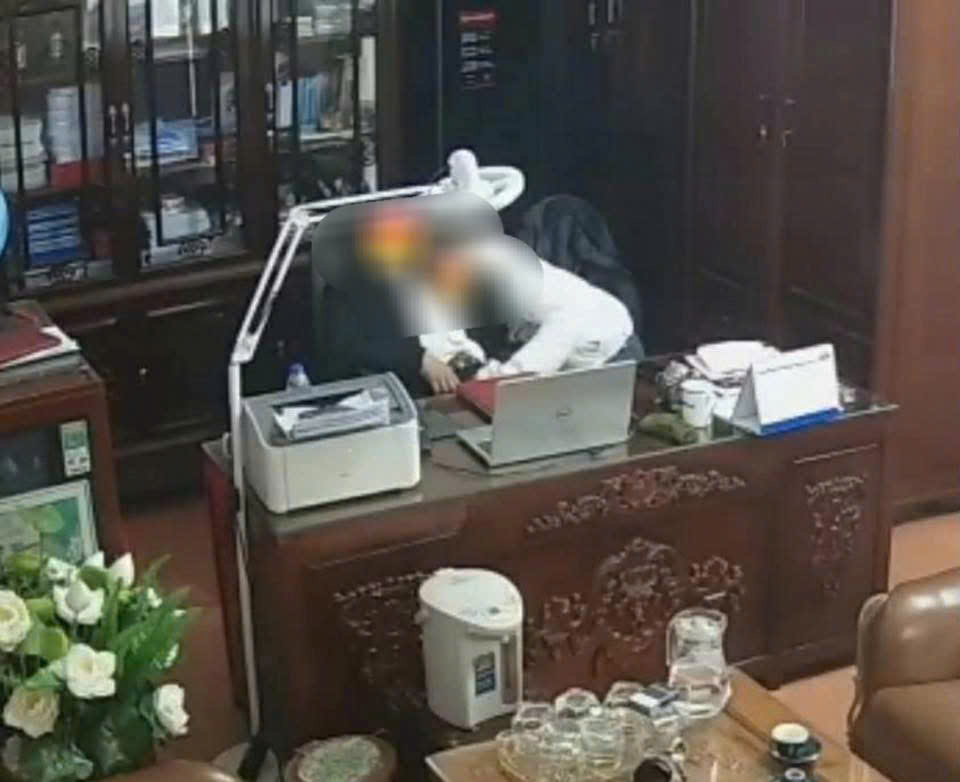 MỚI: Buộc THÔI VIỆC Chủ tịch Hội đồng quản trị trường THPT có clip thân mật cùng nhiều phụ nữ- Ảnh 1.