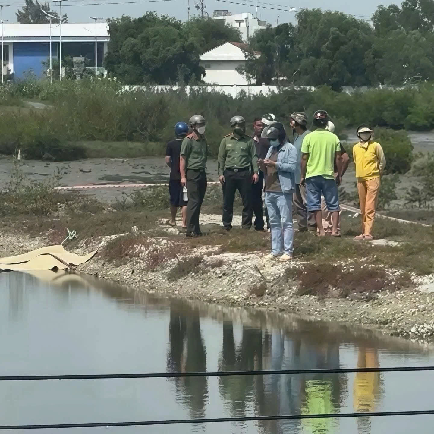 Hai phụ nữ tử vong dưới cầu Long Hồ ở Cam Ranh- Ảnh 1.