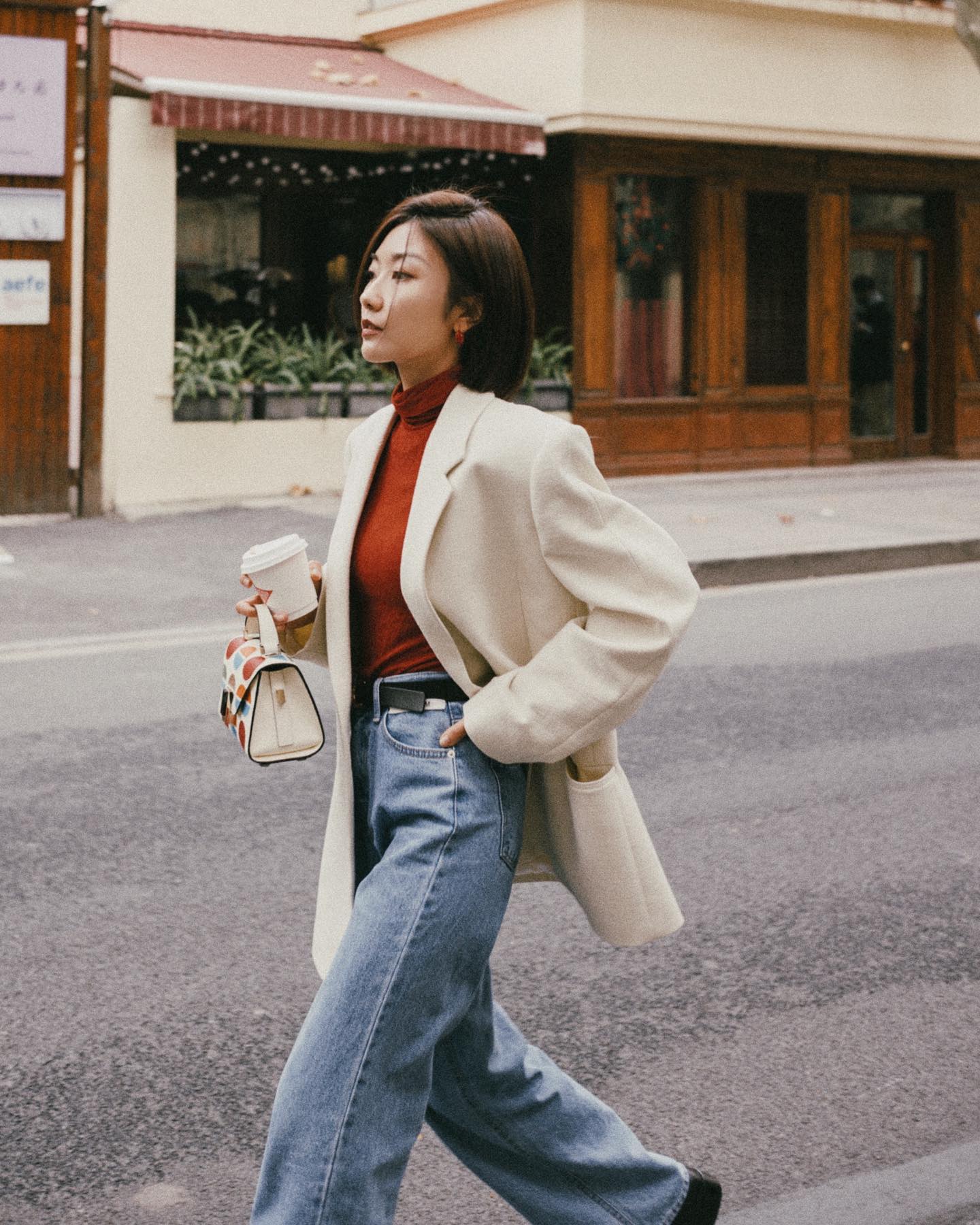 Tủ đồ của chị em cần có 5 item màu sắc này để phong cách trẻ trung, nổi bật hơn- Ảnh 4. Tủ đồ của chị em cần có 5 item màu sắc này để phong cách trẻ trung, nổi bật hơn- Ảnh 4.