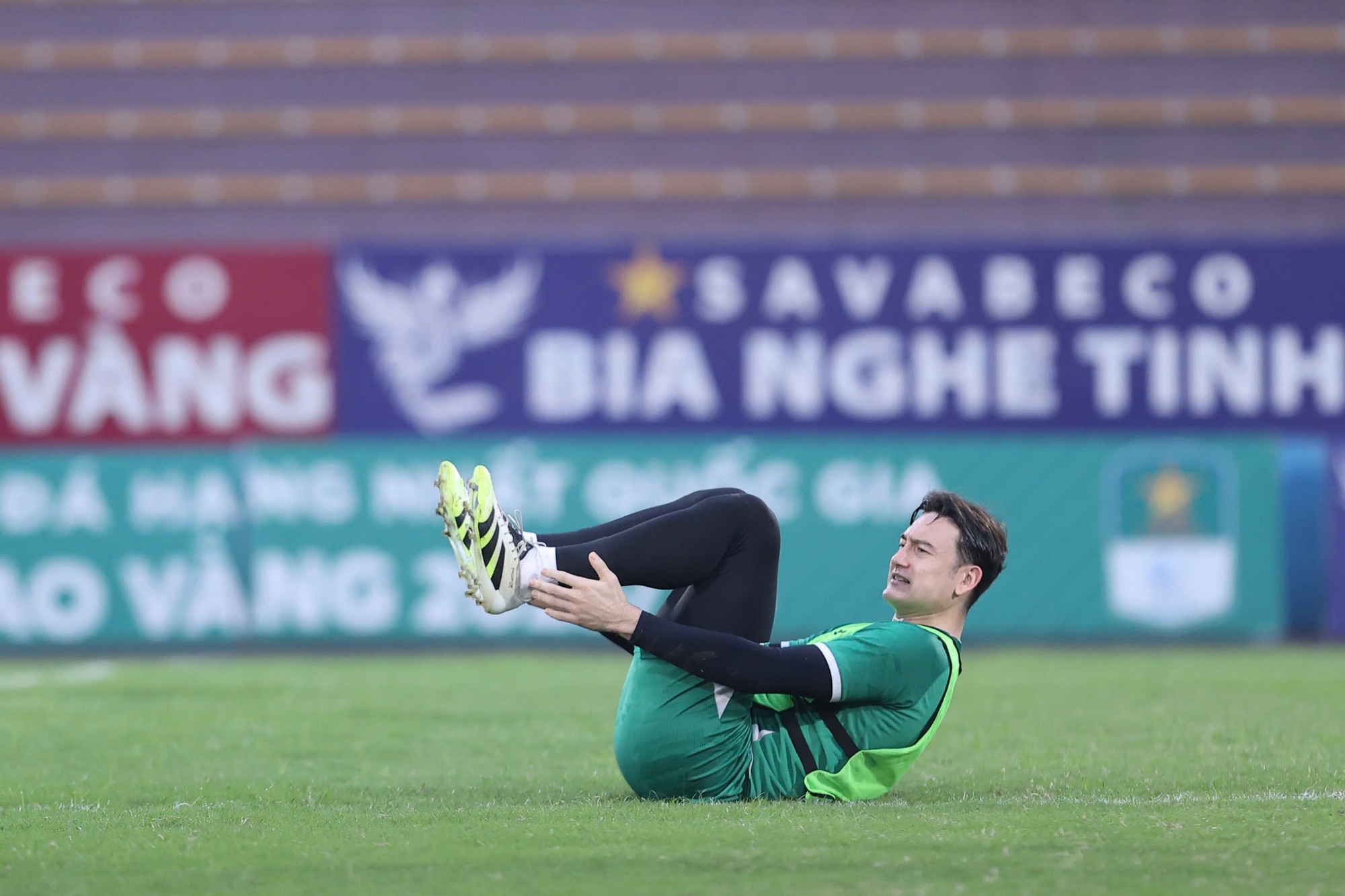 Văn Lâm lại chấn thương- Ảnh 1.