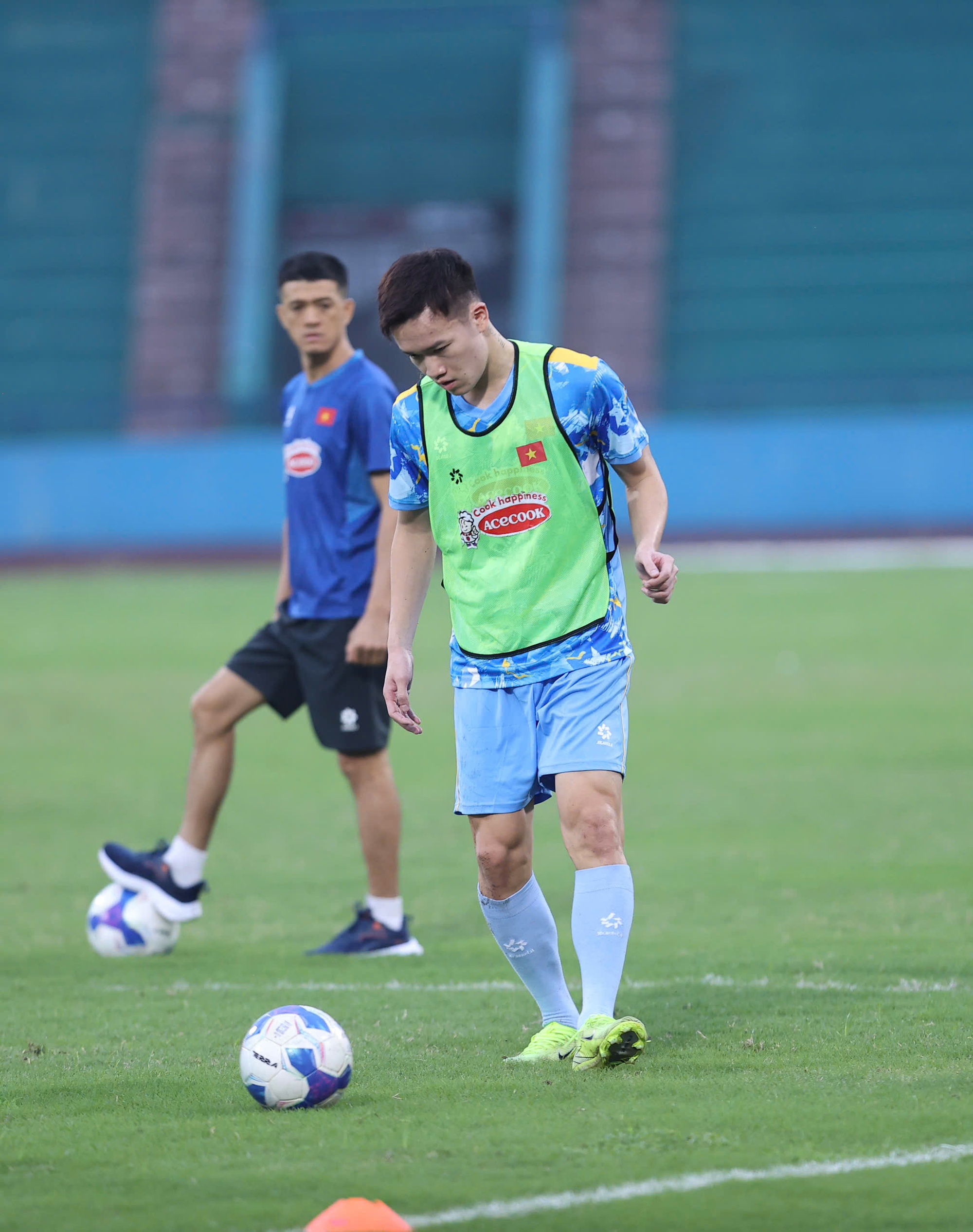 Visual sáng bừng của Khổng Minh Gia Bảo ở đội tuyển Việt Nam- Ảnh 16. Visual sáng bừng của Khổng Minh Gia Bảo ở đội tuyển Việt Nam- Ảnh 16.