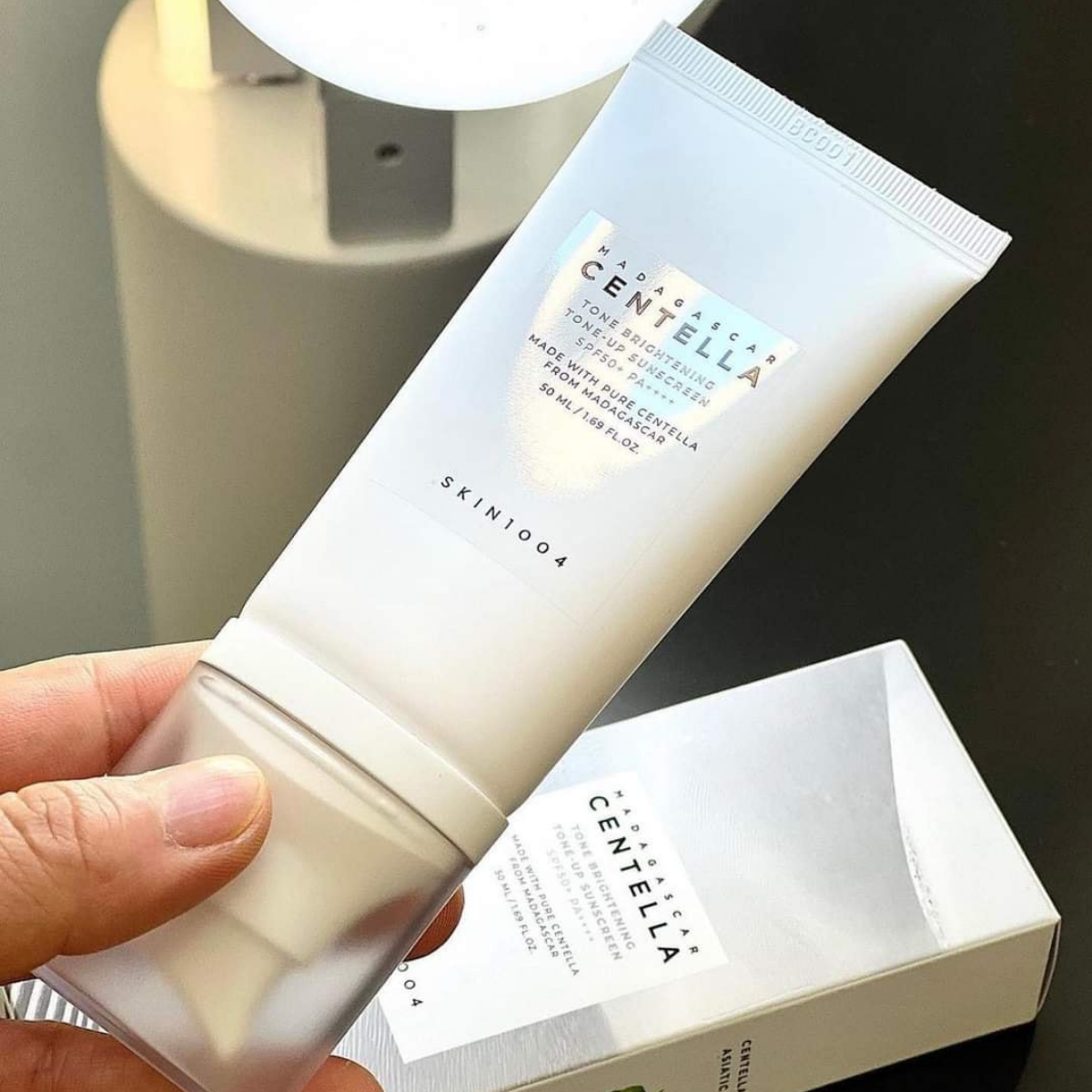 5 kem chống nắng mỏng nhẹ, ghi điểm tuyệt đối vì "thoa 10 giây là đẹp"- Ảnh 3.