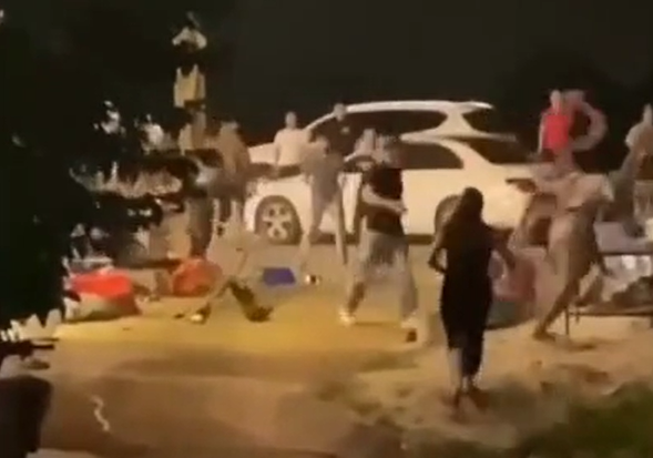 Vụ “ô tô điên” lao vào đám đông ở Nghệ An trong buổi khai trương quán bún ốc: Có dấu hiệu của nhiều tội danh- Ảnh 3.