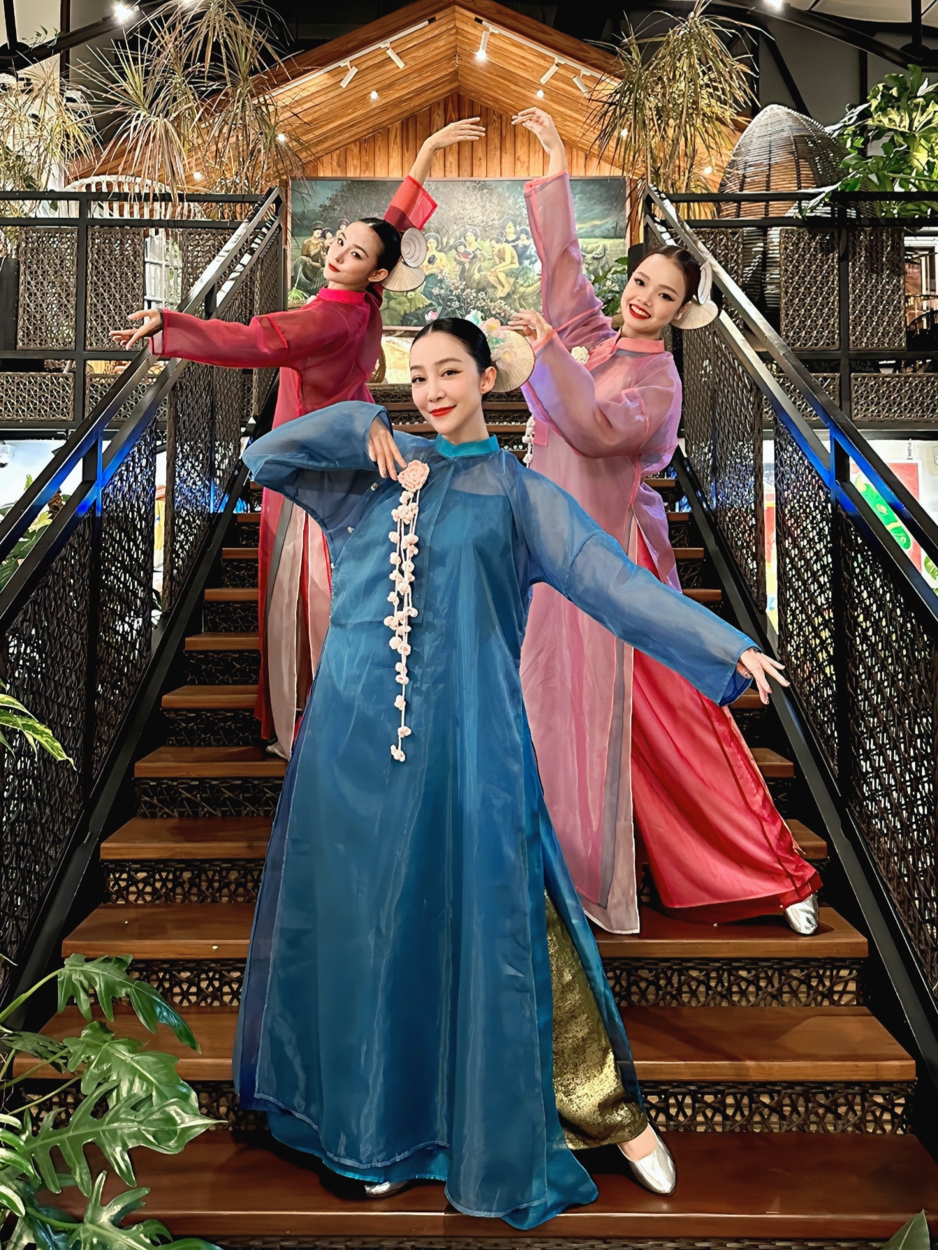 Drama áo dài 6 triệu của DINGDANG: Người review chỉ đi thuê, brand không tìm được tiếng nói chung với khách- Ảnh 29. Drama áo dài 6 triệu của DINGDANG: Người review chỉ đi thuê, brand không tìm được tiếng nói chung với khách- Ảnh 29.