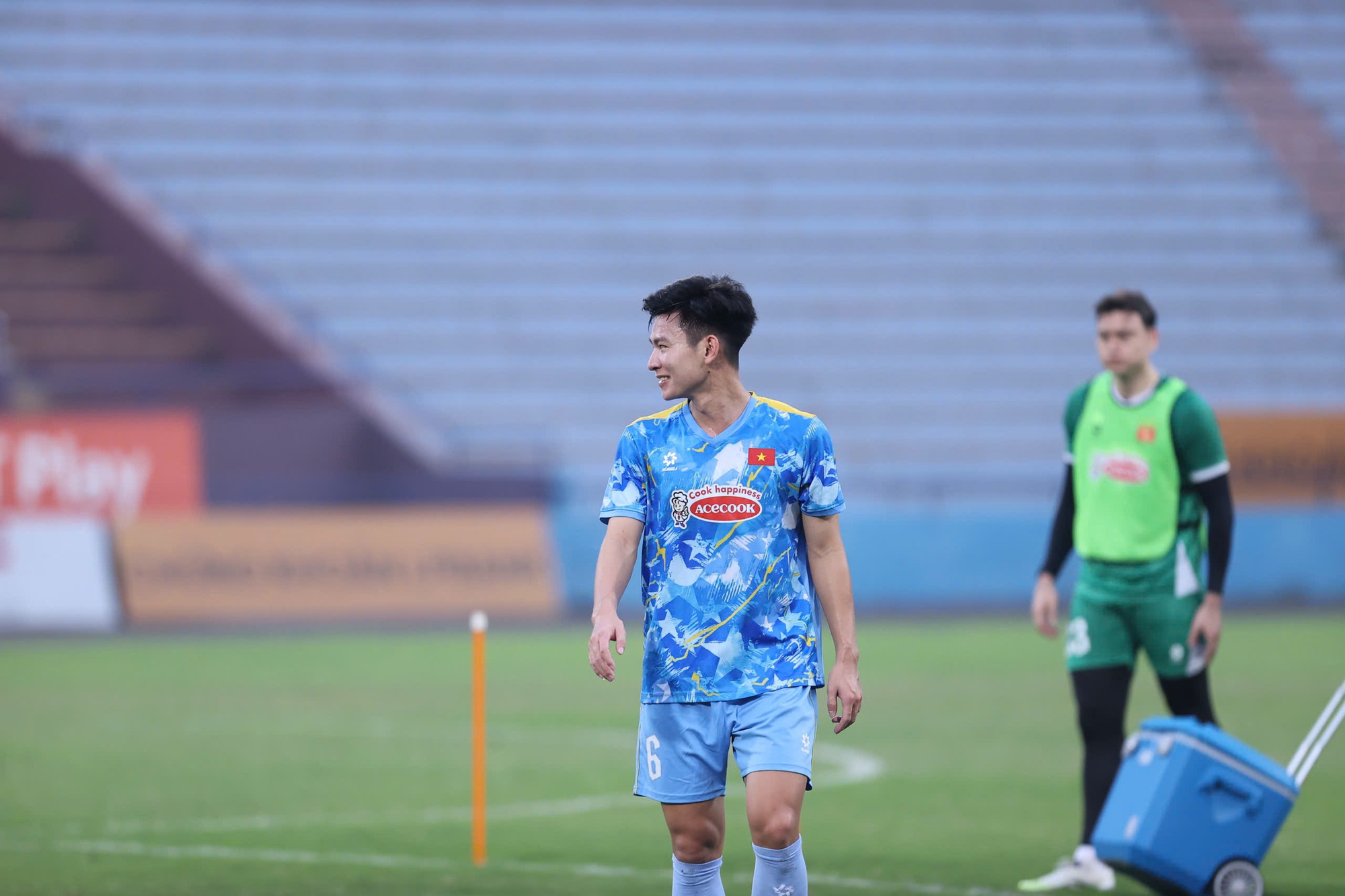 Visual sáng bừng của Khổng Minh Gia Bảo ở đội tuyển Việt Nam- Ảnh 15. Visual sáng bừng của Khổng Minh Gia Bảo ở đội tuyển Việt Nam- Ảnh 15.