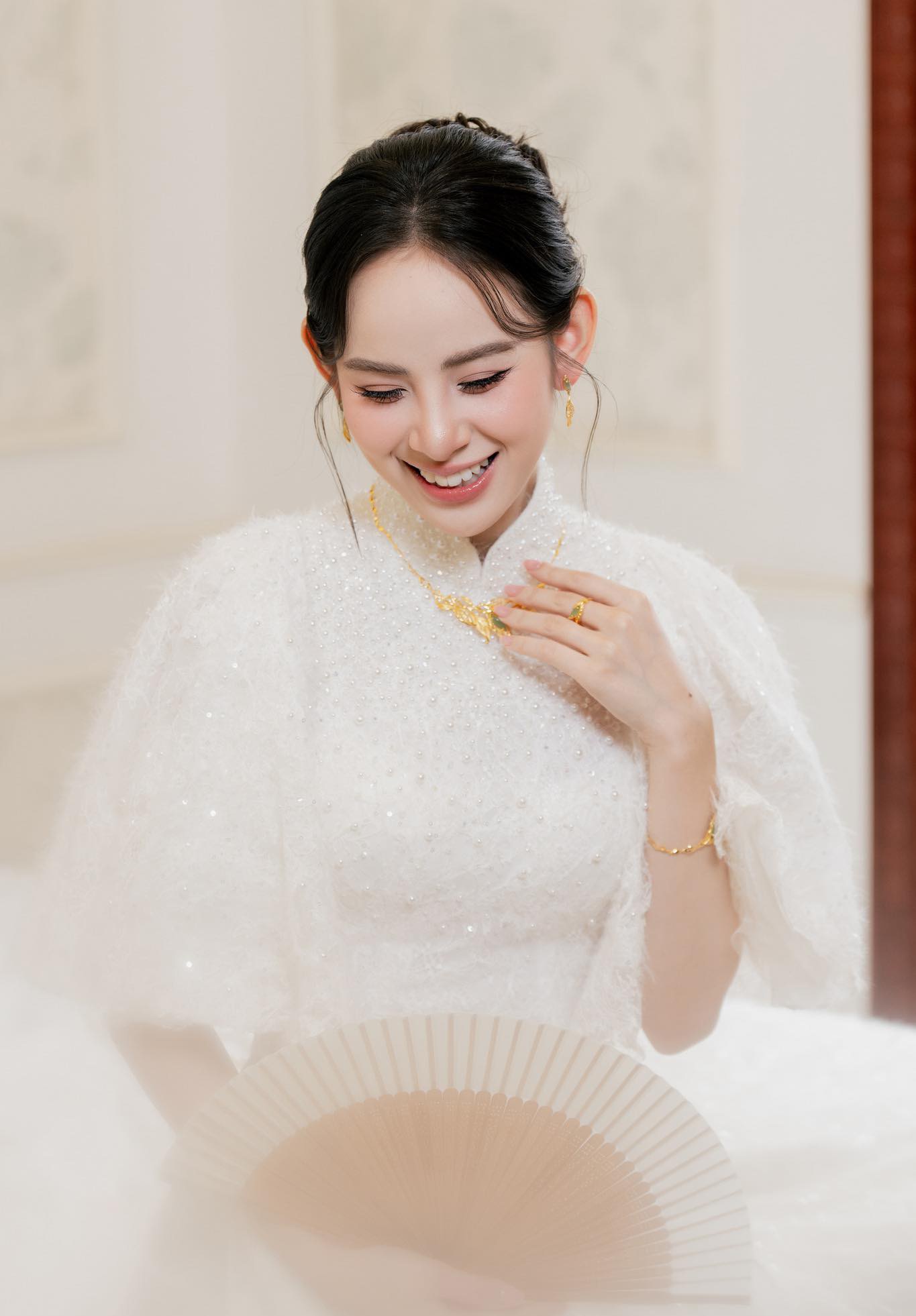 Lễ đón dâu của Hương Liên: Cô dâu đeo sính lễ 200 triệu khoe visual nức nở, 1 chi tiết bí ẩn gây bàn tán- Ảnh 5. Lễ đón dâu của Hương Liên: Cô dâu đeo sính lễ 200 triệu khoe visual nức nở, 1 chi tiết bí ẩn gây bàn tán- Ảnh 5.