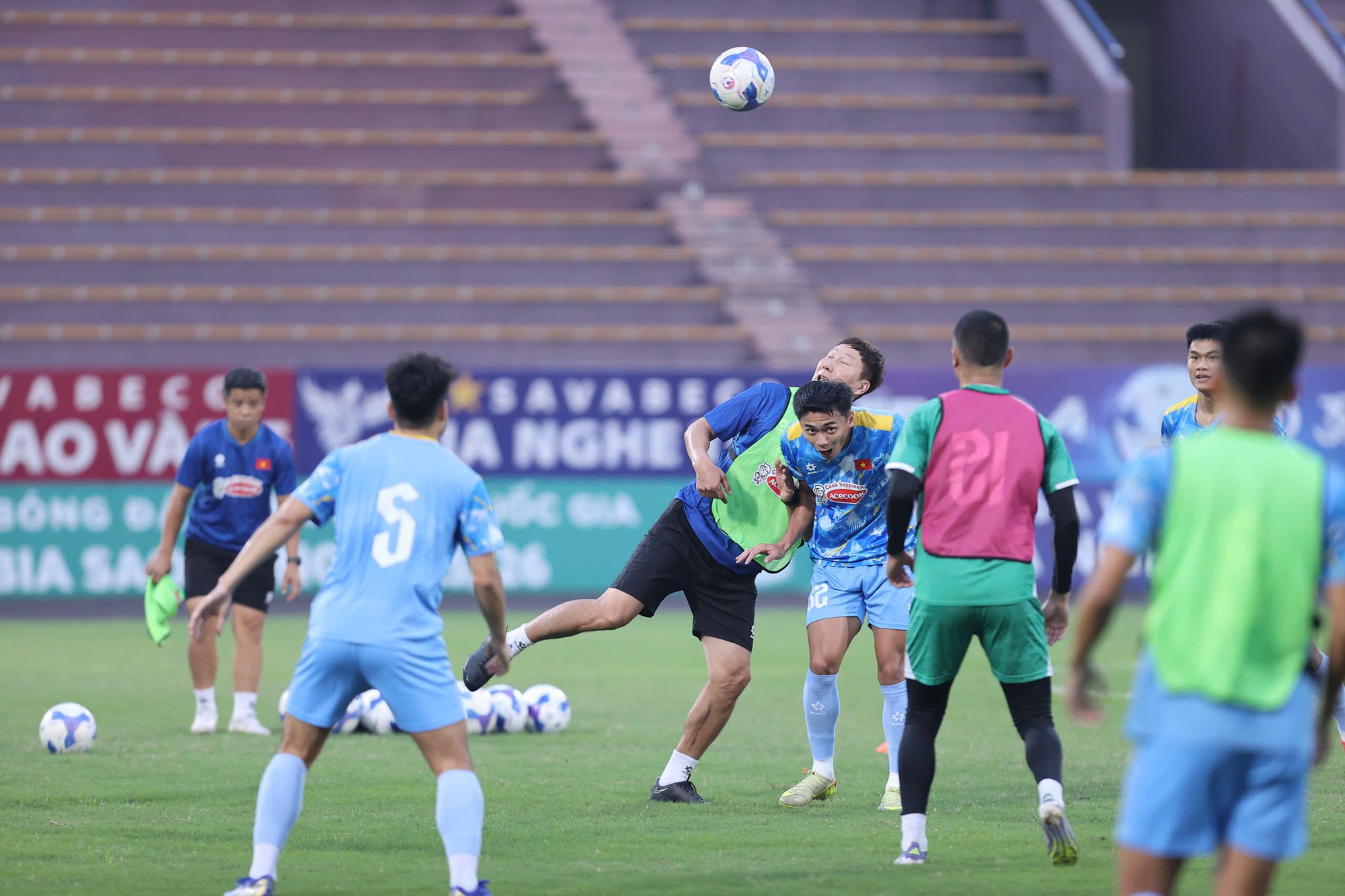 Visual sáng bừng của Khổng Minh Gia Bảo ở đội tuyển Việt Nam- Ảnh 7. Visual sáng bừng của Khổng Minh Gia Bảo ở đội tuyển Việt Nam- Ảnh 7.