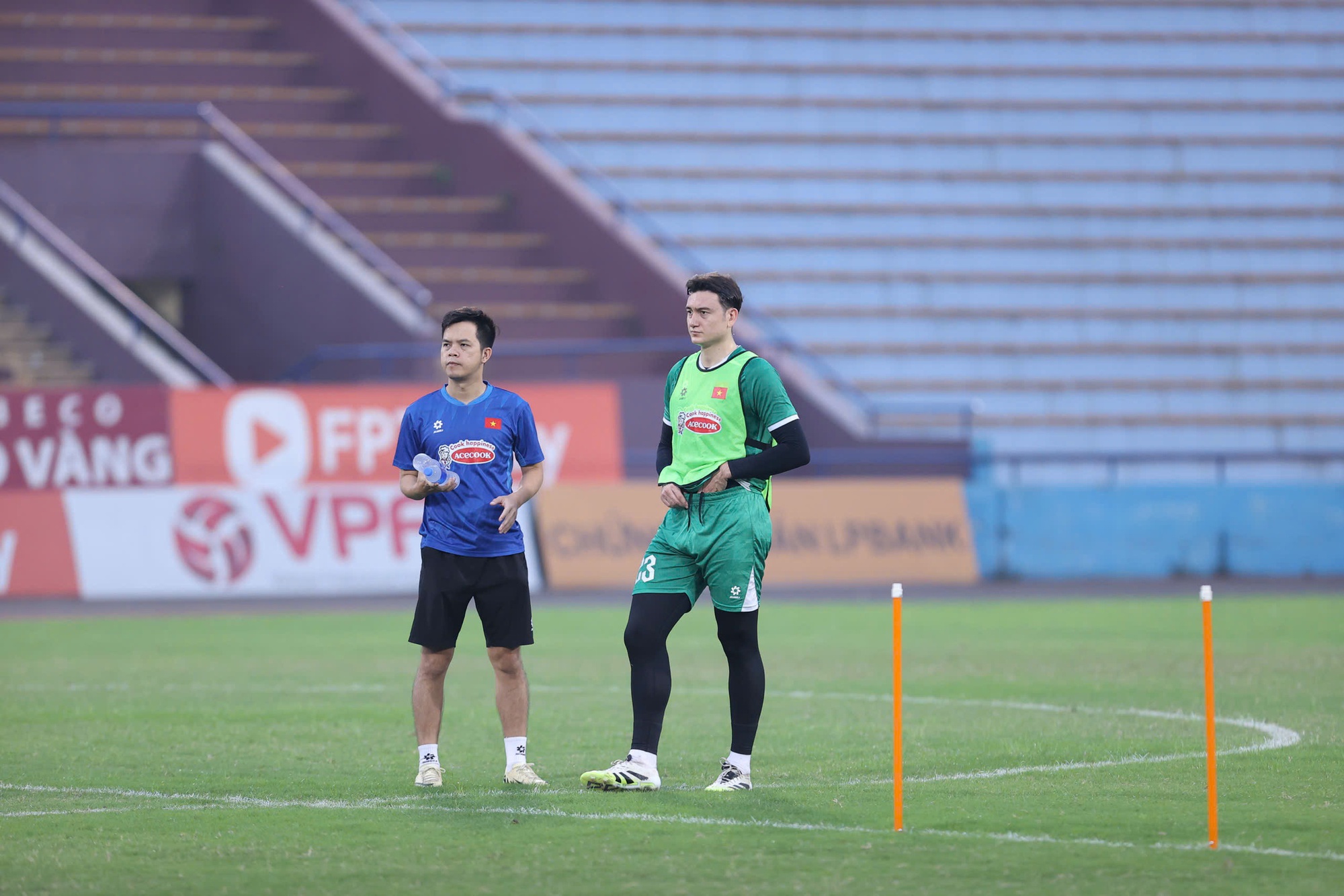 Văn Lâm lại chấn thương- Ảnh 6.