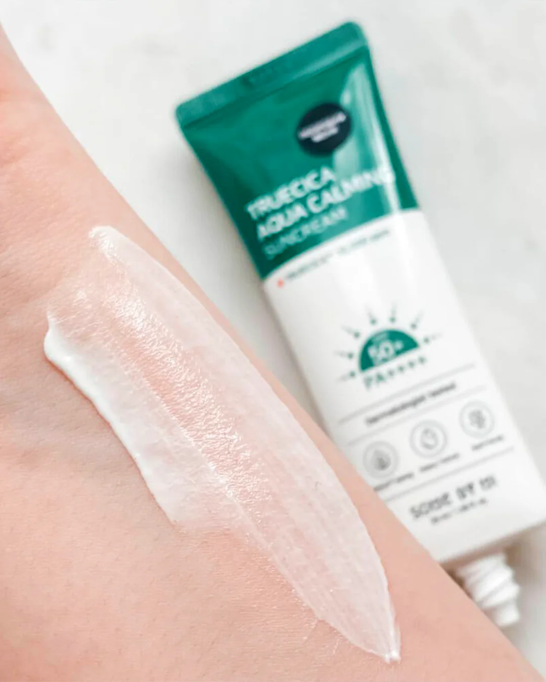 5 kem chống nắng mỏng nhẹ, ghi điểm tuyệt đối vì "thoa 10 giây là đẹp"- Ảnh 5.