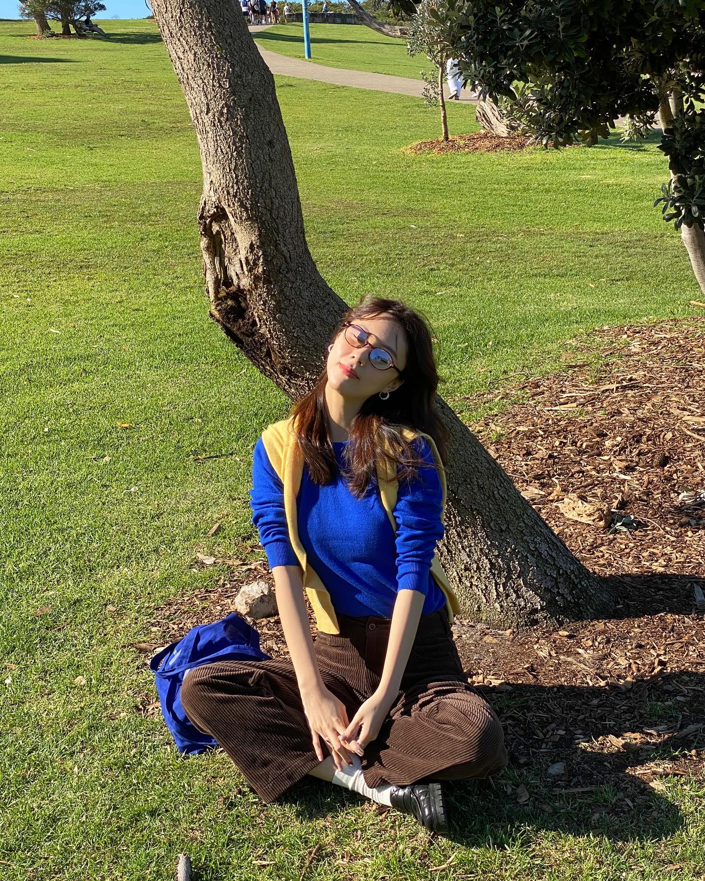 Tủ đồ của chị em cần có 5 item màu sắc này để phong cách trẻ trung, nổi bật hơn- Ảnh 2. Tủ đồ của chị em cần có 5 item màu sắc này để phong cách trẻ trung, nổi bật hơn- Ảnh 2.