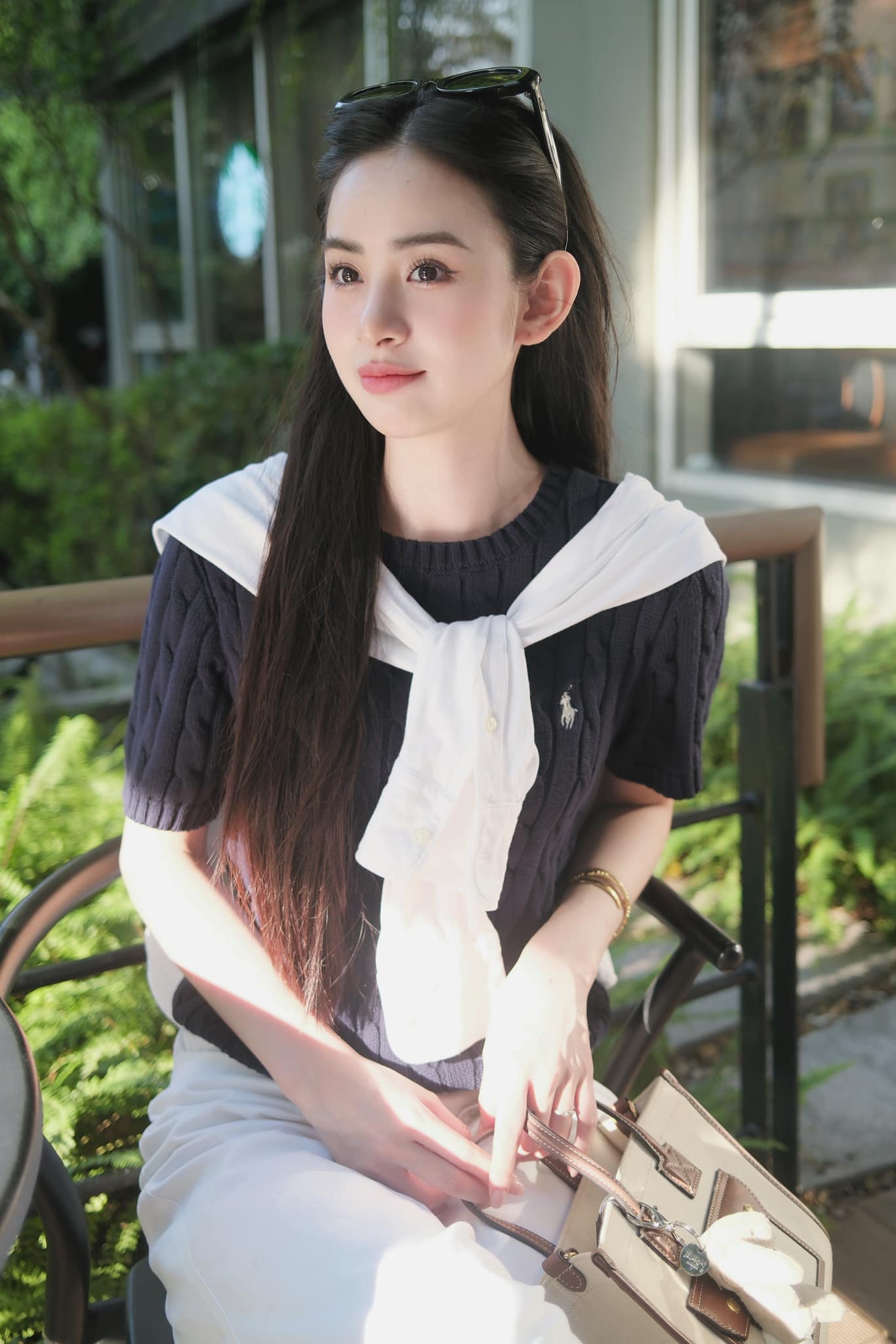 Thế nào là đỉnh cao phối đồ: Dâu hào môn Hương Liên diện toàn item màu trung tính mà bộ nào cũng sang tuyệt đối- Ảnh 10. Thế nào là đỉnh cao phối đồ: Dâu hào môn Hương Liên diện toàn item màu trung tính mà bộ nào cũng sang tuyệt đối- Ảnh 10.