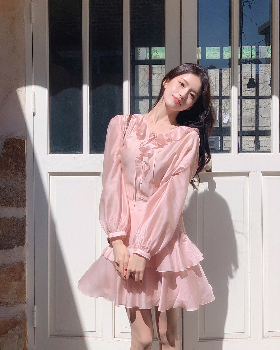 Tủ đồ của chị em cần có 5 item màu sắc này để phong cách trẻ trung, nổi bật hơn- Ảnh 11. Tủ đồ của chị em cần có 5 item màu sắc này để phong cách trẻ trung, nổi bật hơn- Ảnh 11.