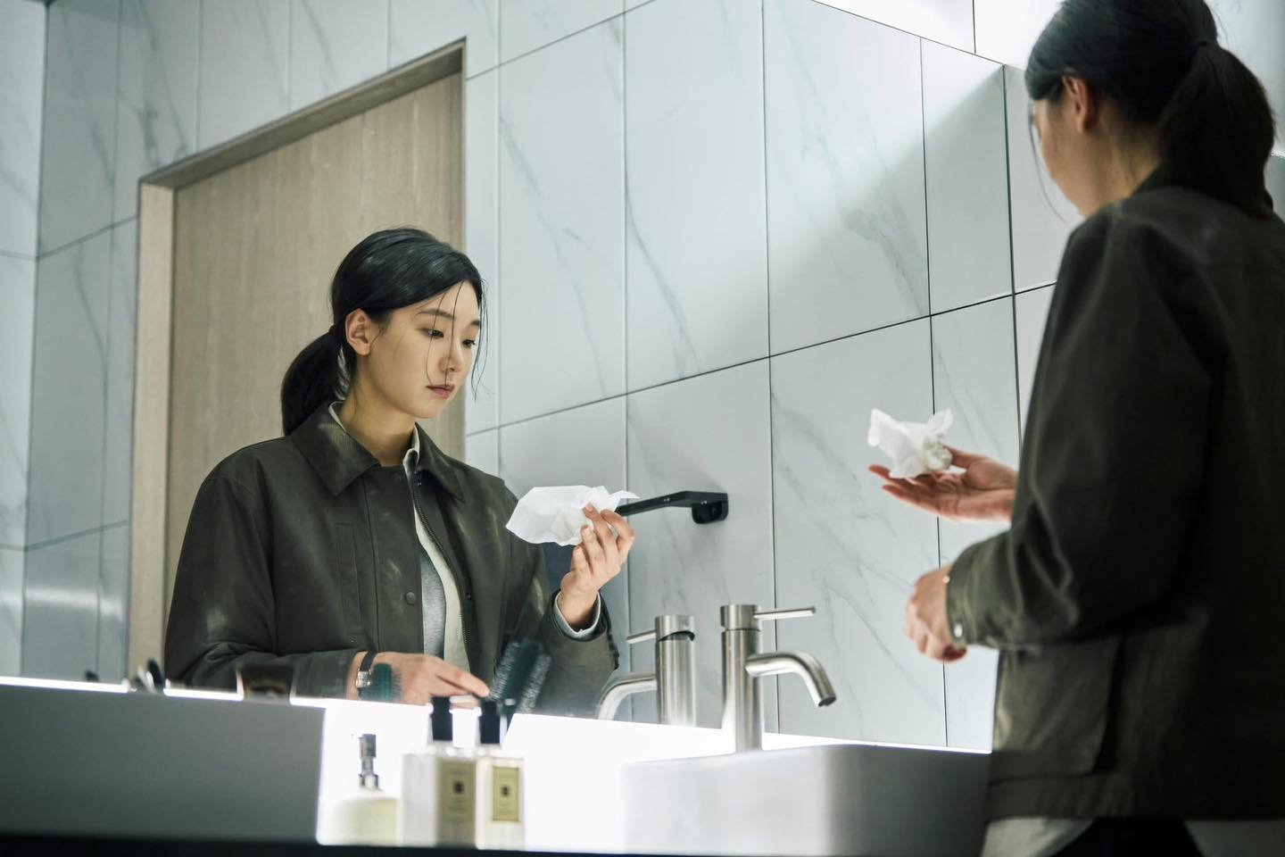 2025 không có phim Hàn nào sốc hơn thế này nữa đâu: Tưởng chán chết lại top 1 toàn cầu, nữ chính xứng đáng 100/10 điểm- Ảnh 3.