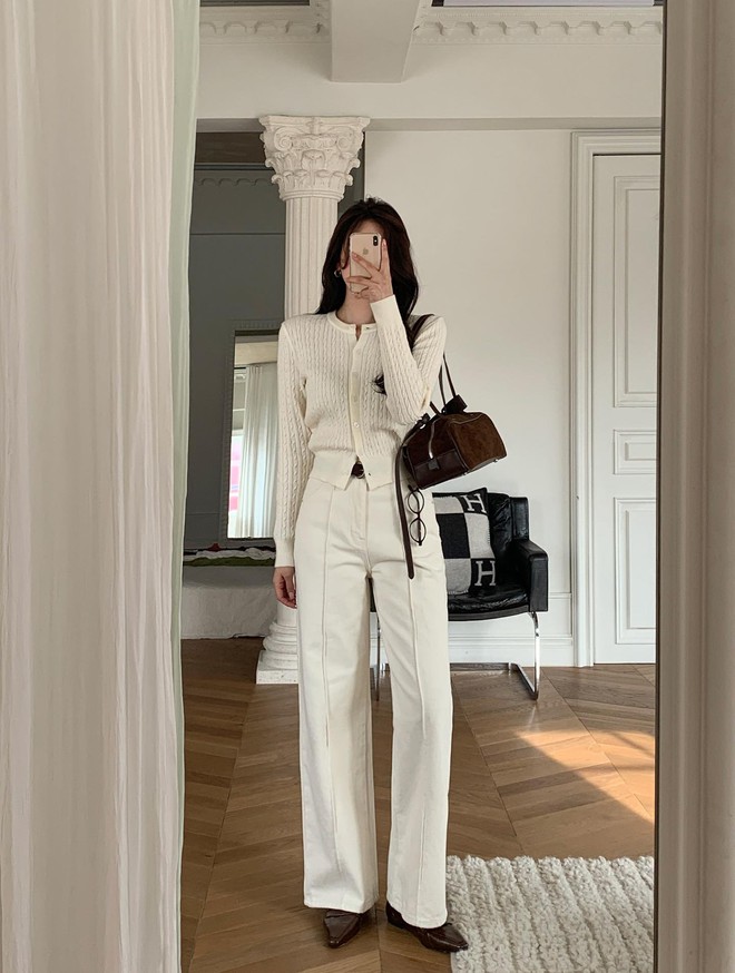 Không cần cầu kỳ, 5 cách mặc áo len màu trung tính sẽ giúp chị em sành điệu cả tuần- Ảnh 11. Không cần cầu kỳ, 5 cách mặc áo len màu trung tính sẽ giúp chị em sành điệu cả tuần- Ảnh 11.