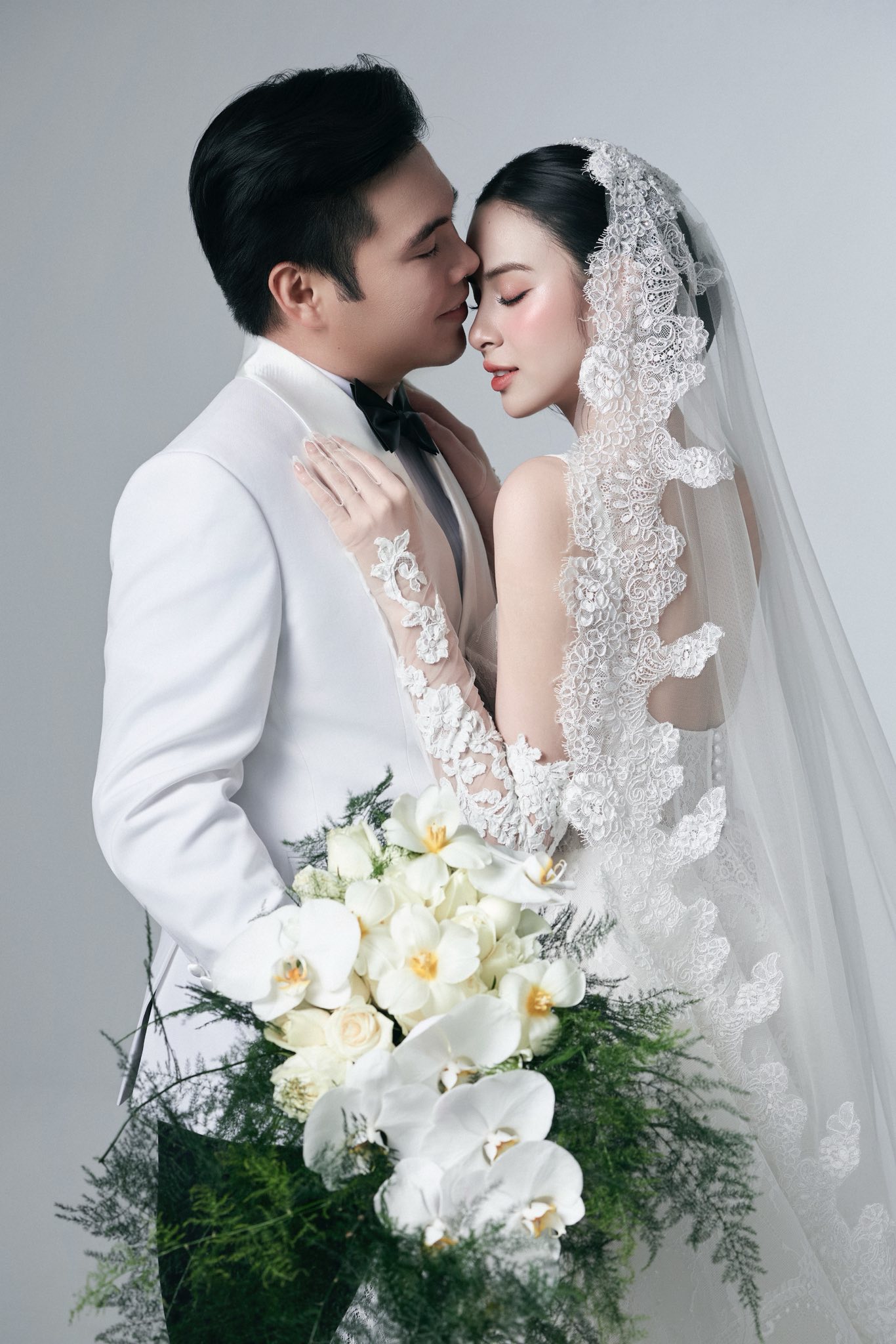 Lễ đón dâu của Hương Liên: Cô dâu đeo sính lễ 200 triệu khoe visual nức nở, 1 chi tiết bí ẩn gây bàn tán- Ảnh 8. Lễ đón dâu của Hương Liên: Cô dâu đeo sính lễ 200 triệu khoe visual nức nở, 1 chi tiết bí ẩn gây bàn tán- Ảnh 8.