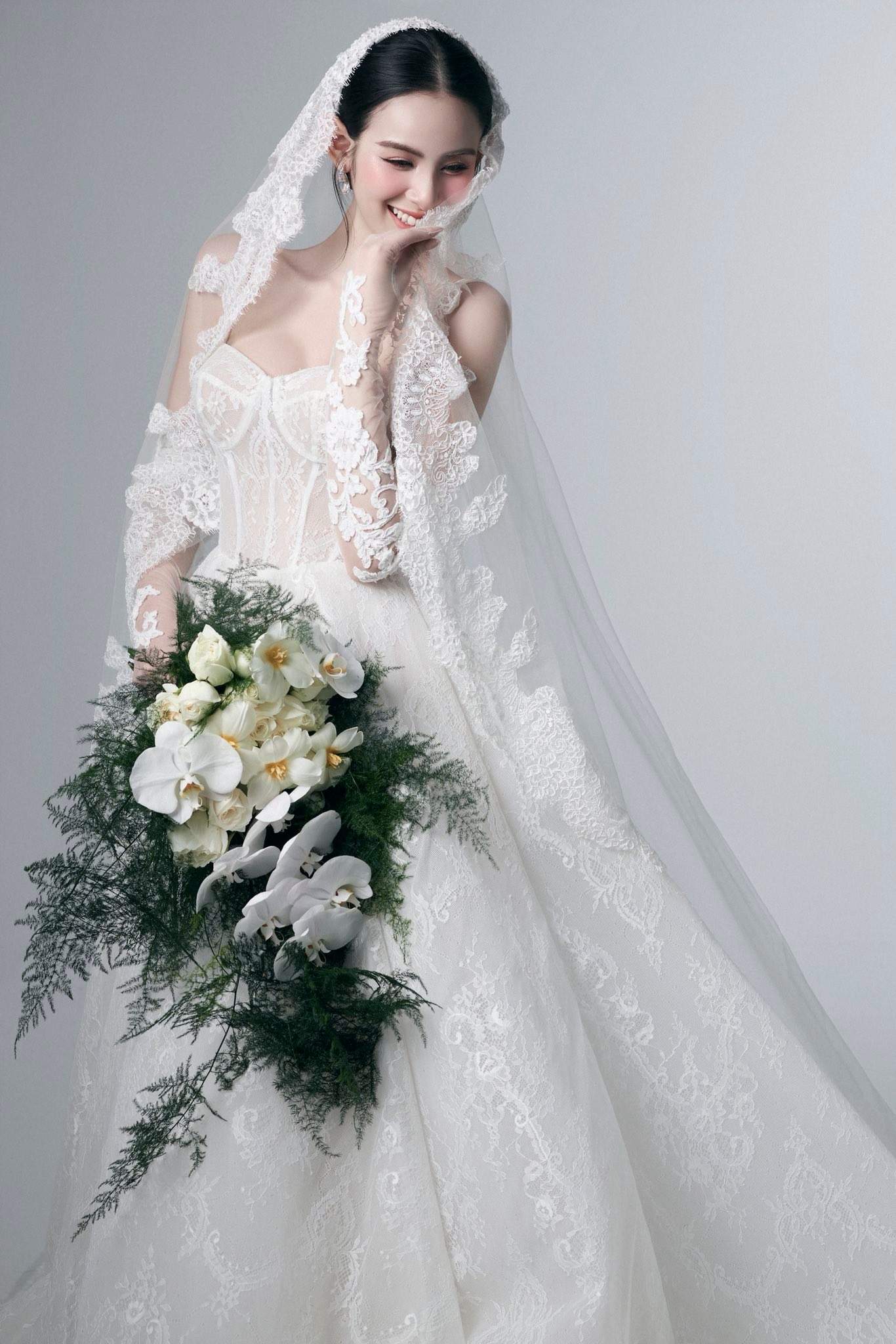 Thế nào là đỉnh cao phối đồ: Dâu hào môn Hương Liên diện toàn item màu trung tính mà bộ nào cũng sang tuyệt đối- Ảnh 1. Thế nào là đỉnh cao phối đồ: Dâu hào môn Hương Liên diện toàn item màu trung tính mà bộ nào cũng sang tuyệt đối- Ảnh 1.