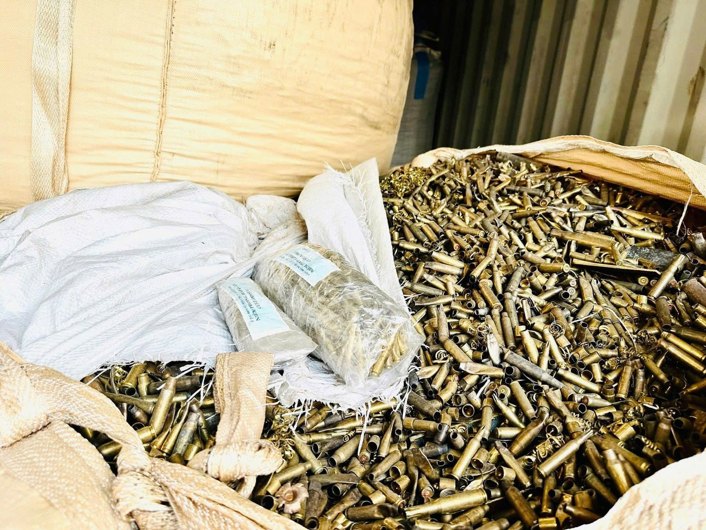 Điều tra vụ nhập lậu hơn 25 tấn vỏ đạn quân dụng về cảng Hải Phòng- Ảnh 2.