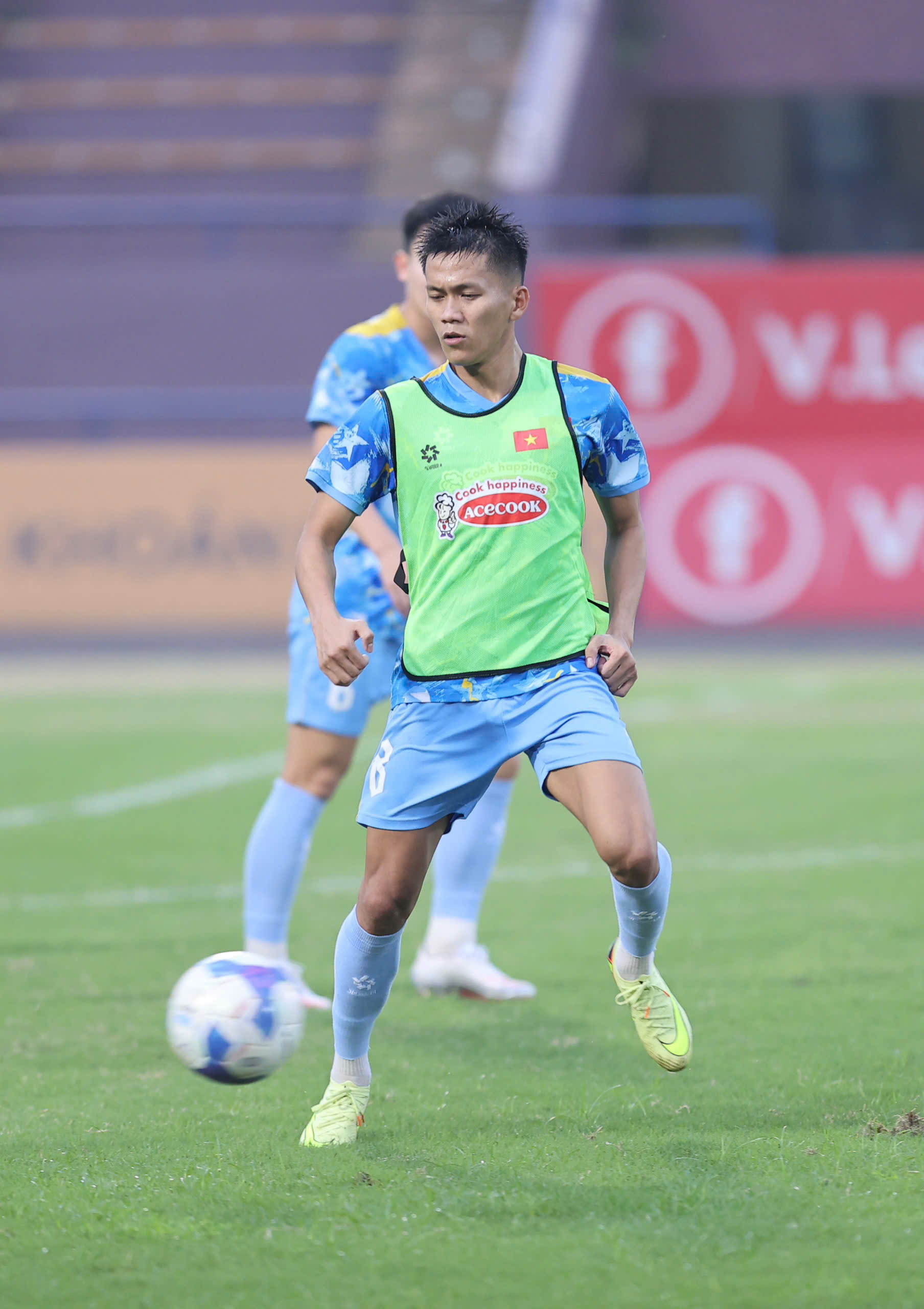 Visual sáng bừng của Khổng Minh Gia Bảo ở đội tuyển Việt Nam- Ảnh 13. Visual sáng bừng của Khổng Minh Gia Bảo ở đội tuyển Việt Nam- Ảnh 13.