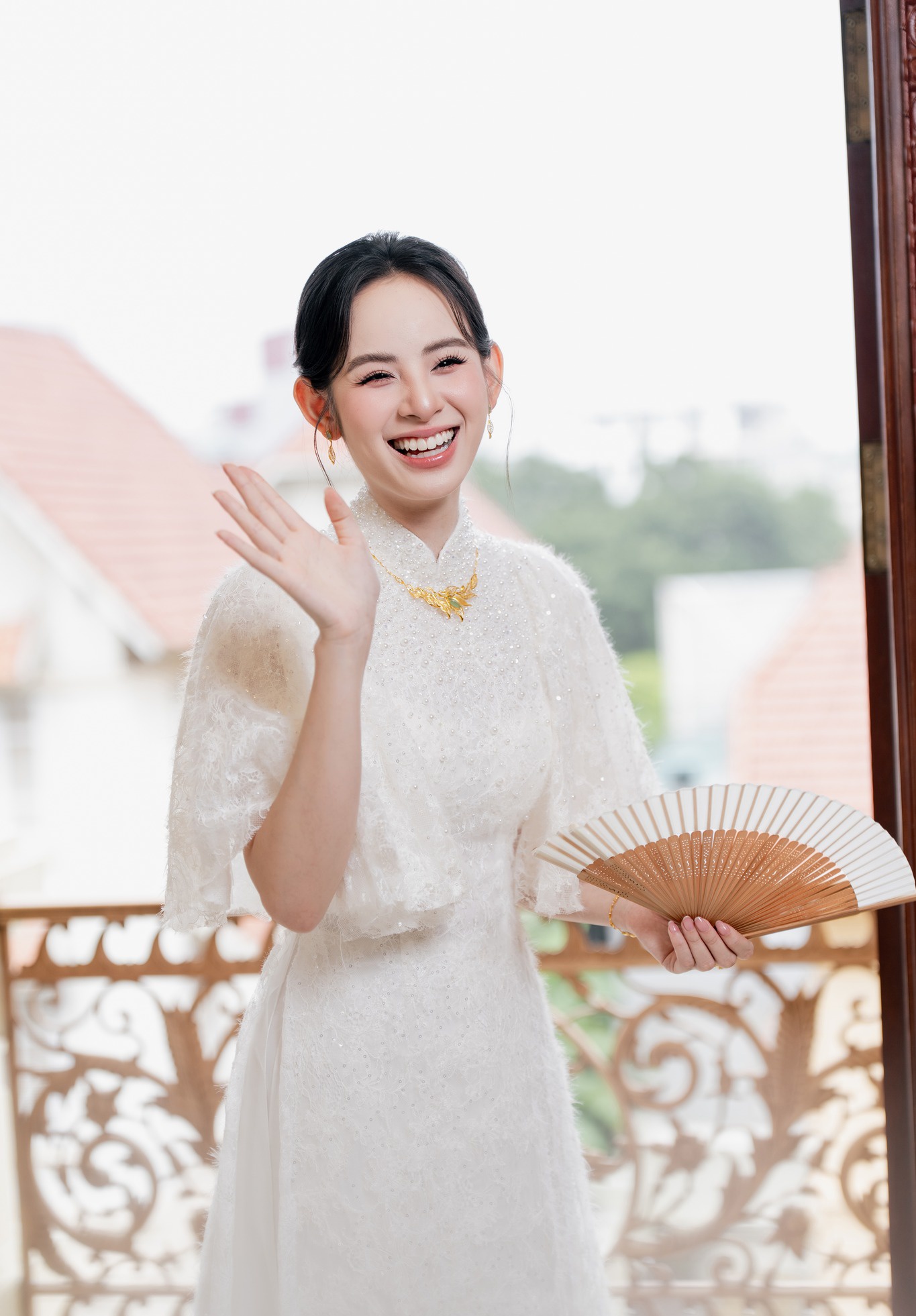 Lễ đón dâu của Hương Liên: Cô dâu đeo sính lễ 200 triệu khoe visual nức nở, 1 chi tiết bí ẩn gây bàn tán- Ảnh 2. Lễ đón dâu của Hương Liên: Cô dâu đeo sính lễ 200 triệu khoe visual nức nở, 1 chi tiết bí ẩn gây bàn tán- Ảnh 2.