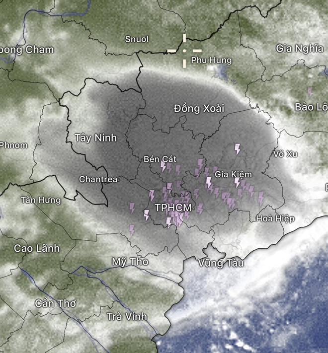 Sáng nay, TP.HCM mưa lớn, sấm sét nhiều nơi- Ảnh 1. Sáng nay, TP.HCM mưa lớn, sấm sét nhiều nơi- Ảnh 1.