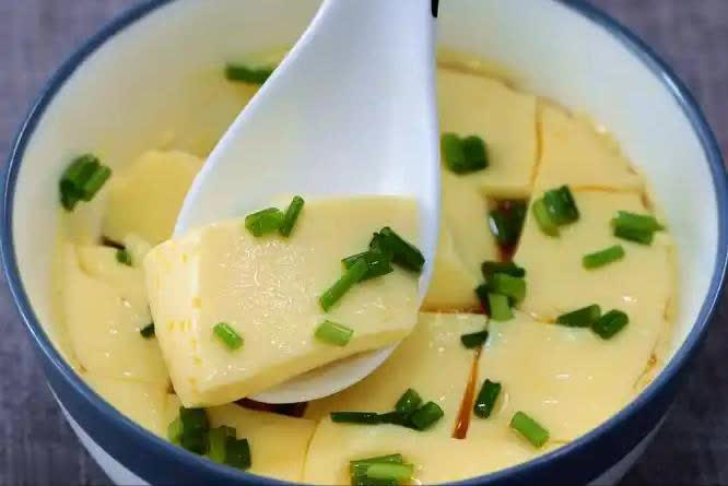 Người phụ nữ mắc tiểu đường ăn trứng hấp thường xuyên vào bữa sáng, cơ thể xuất hiện thay đổi bất ngờ- Ảnh 2.