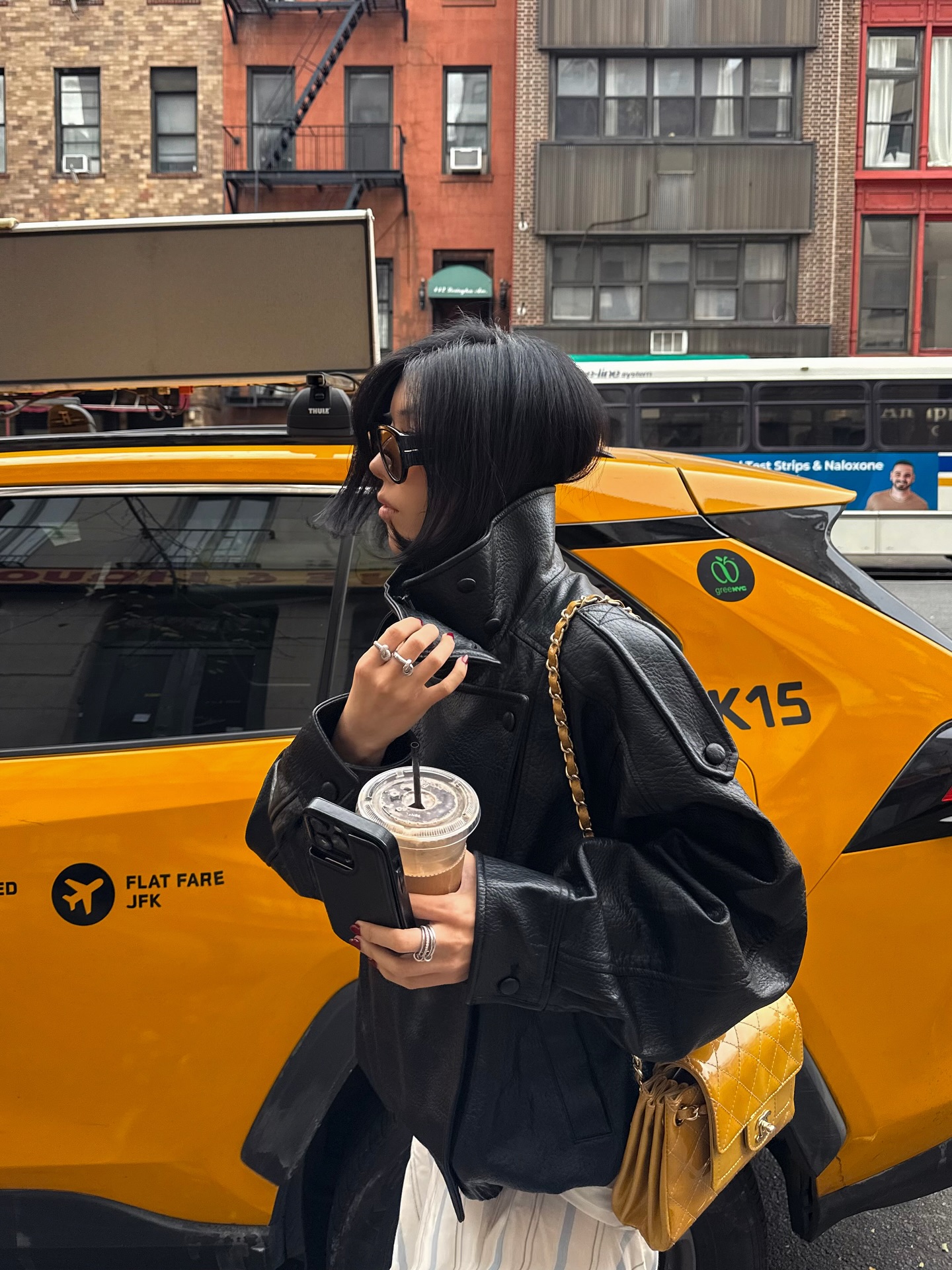 Áo da Zara đang "on top" trend Thu Đông, còn được ví sang như đồ Saint Laurent- Ảnh 2.