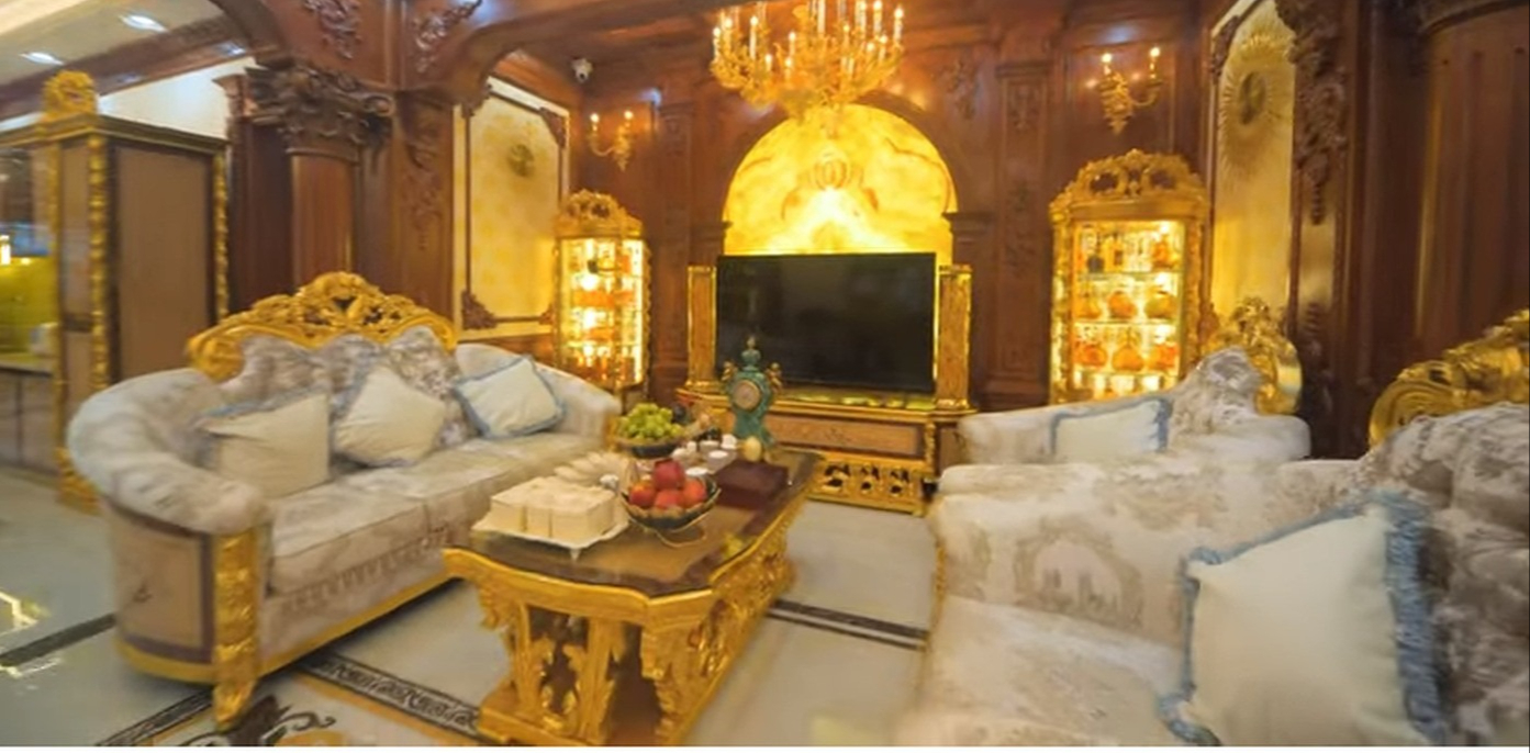 Biệt thự dát vàng nổi tiếng nhất Bắc Ninh, riêng bộ bàn ghế đã 1 tỷ đồng- Ảnh 8. Biệt thự dát vàng nổi tiếng nhất Bắc Ninh, riêng bộ bàn ghế đã 1 tỷ đồng- Ảnh 8.