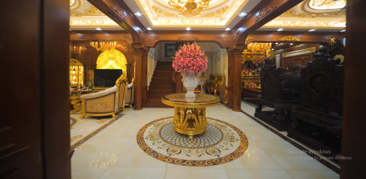 Biệt thự dát vàng nổi tiếng nhất Bắc Ninh, riêng bộ bàn ghế đã 1 tỷ đồng- Ảnh 5. Biệt thự dát vàng nổi tiếng nhất Bắc Ninh, riêng bộ bàn ghế đã 1 tỷ đồng- Ảnh 5.