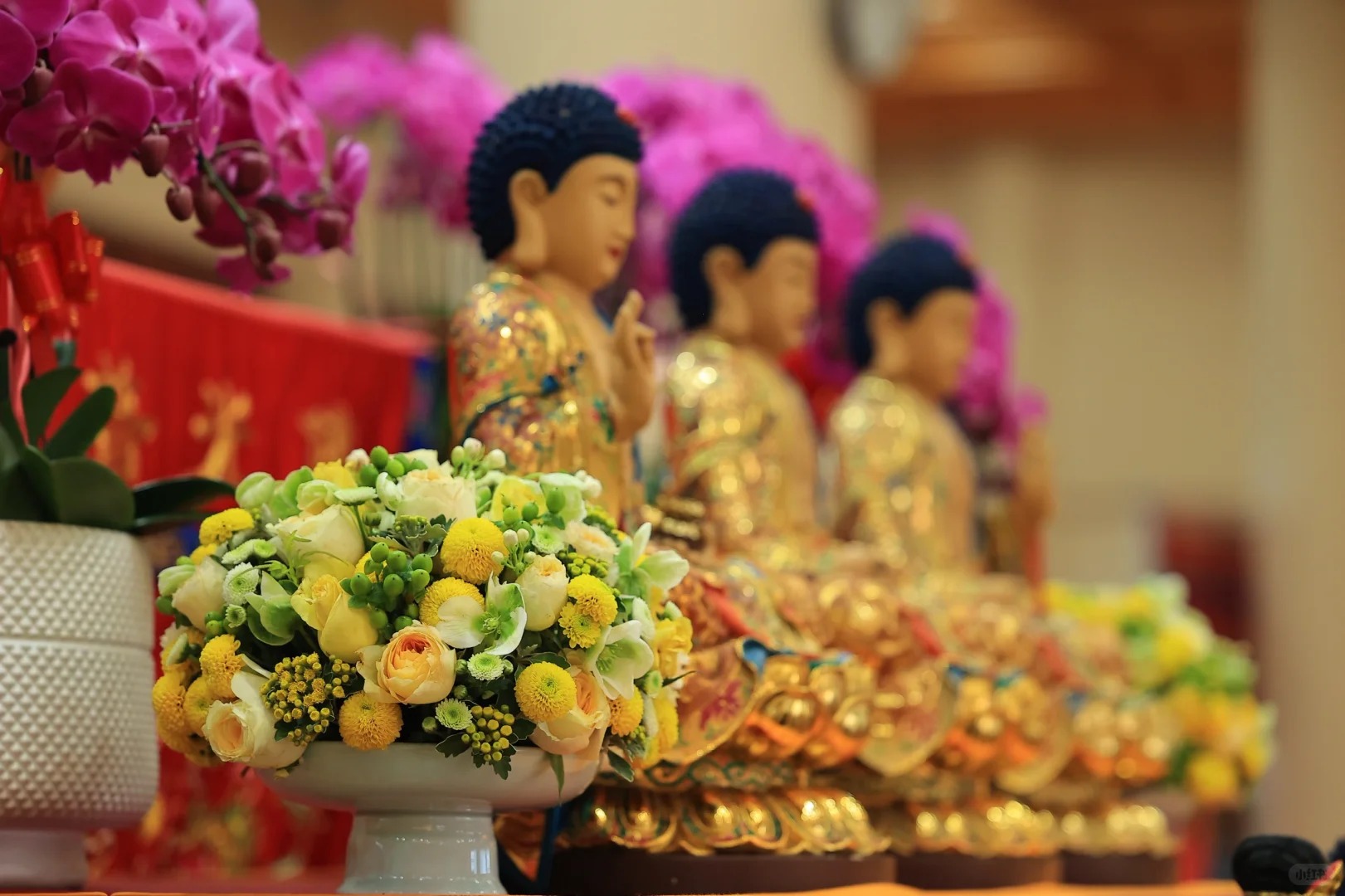 4 lý do bát hoa ngày càng được ưa chuộng hơn bình hoa trên bàn thờ gia tiên- Ảnh 1.