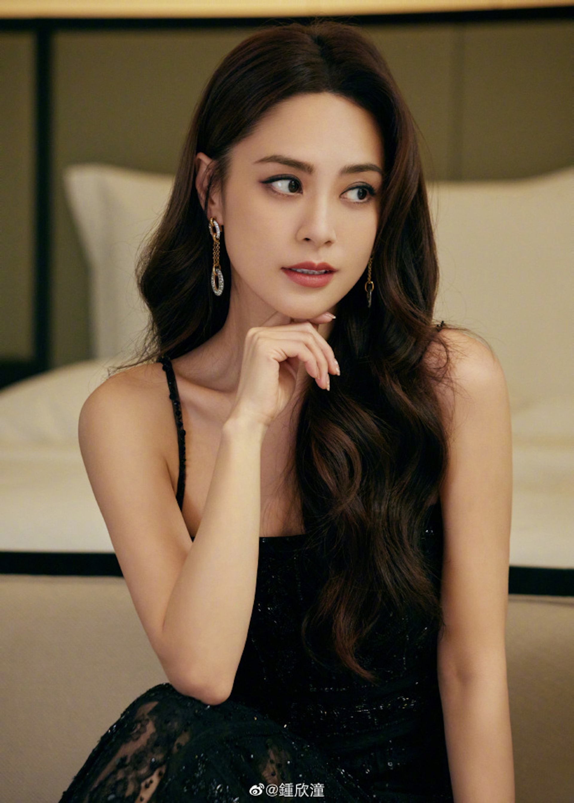 Mỹ nhân cổ trang đẹp nhất có hành động không chấp nhận nổi, đàn chị từ chối nhận người quen- Ảnh 3. Mỹ nhân cổ trang đẹp nhất có hành động không chấp nhận nổi, đàn chị từ chối nhận người quen- Ảnh 3.