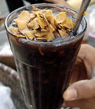 Khách Tây trầm trồ khi ăn món bình dân chỉ vài nghìn trong chợ Việt, nhận xét: 