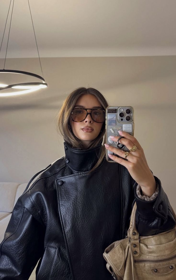 Áo da Zara đang "on top" trend Thu Đông, còn được ví sang như đồ Saint Laurent- Ảnh 3.