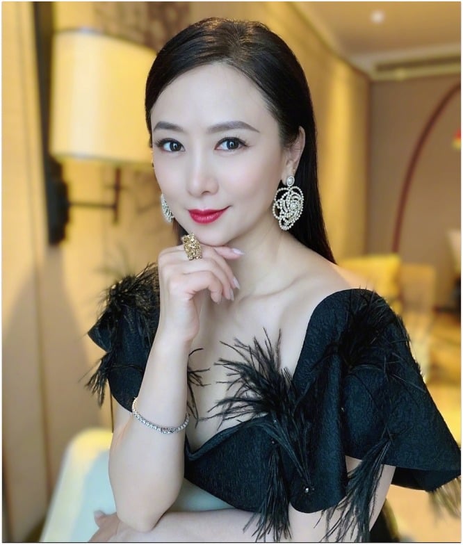 Con gái giáo sư danh tiếng bị gia đình "từ mặt" vì đóng phim 18+: Cách cô ứng xử với con cái hiện tại mới bất ngờ!- Ảnh 3. Con gái giáo sư danh tiếng bị gia đình "từ mặt" vì đóng phim 18+: Cách cô ứng xử với con cái hiện tại mới bất ngờ!- Ảnh 3.