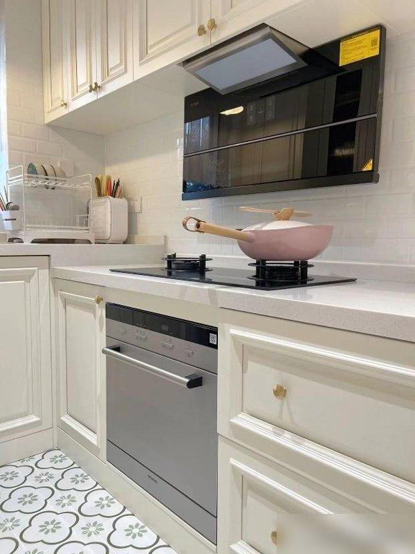 Chi 550 triệu đồng cải tạo nhà 37m² của bố mẹ: Cô gái khiến cả khu phố trầm trồ vì màn 