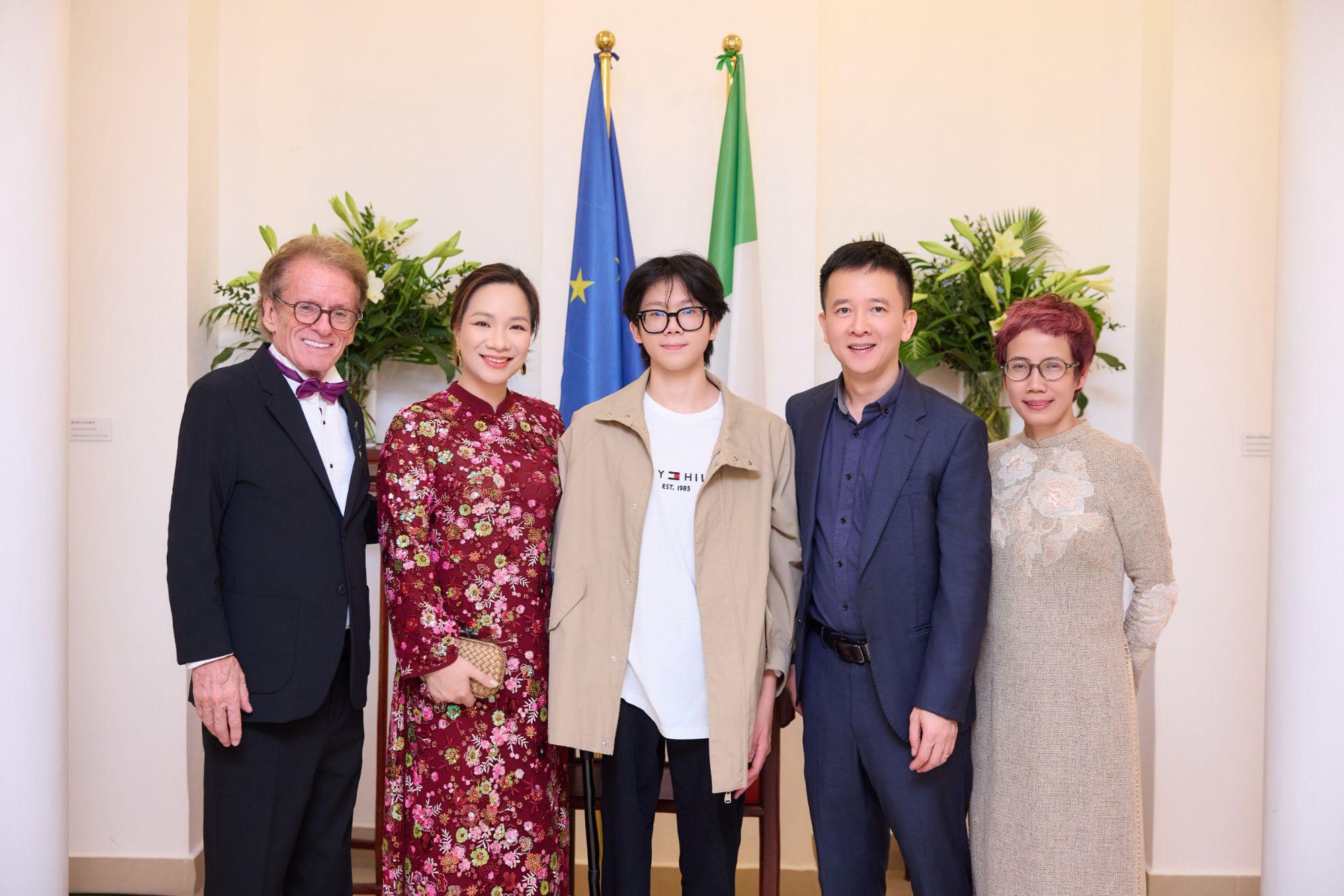 Vinh danh một đời cống hiến cho hành trình nhân đạo- Ảnh 1.