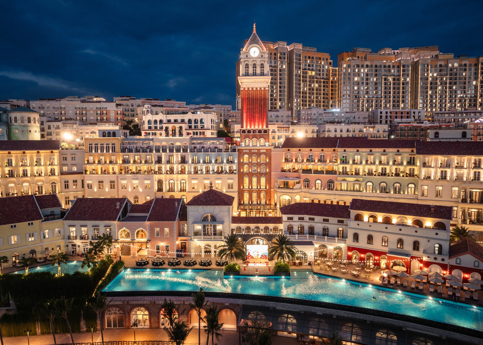 Giáng sinh đến thật rồi! 6 khách sạn triệu đô tại Việt Nam “chơi lớn”, tổ chức loạt hoạt động độc lạ- Ảnh 4.