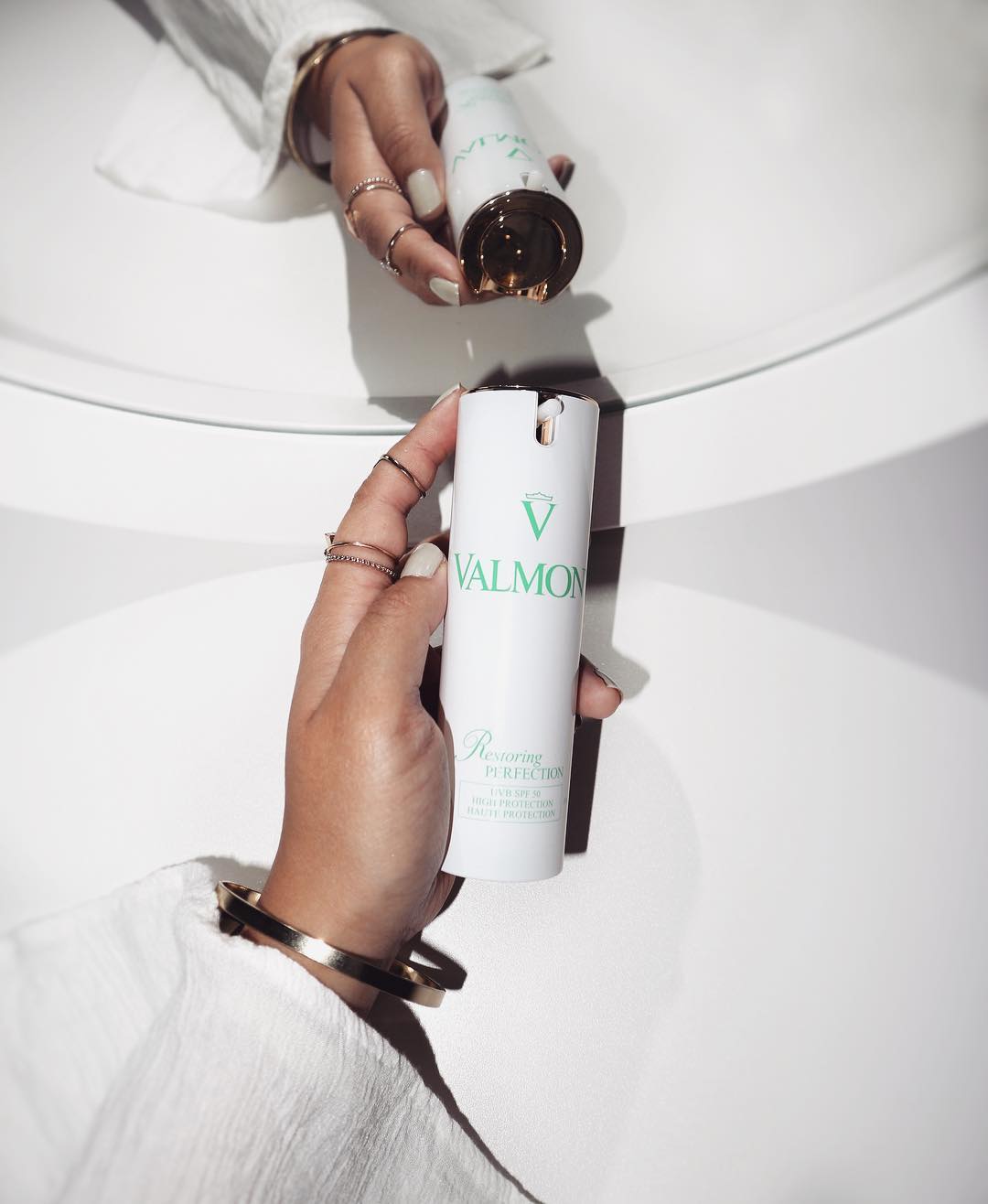 7 triệu một lọ kem chống nắng: Điều kì diệu gì khiến dân tình cứ bỏ tiền ra mua?- Ảnh 6.