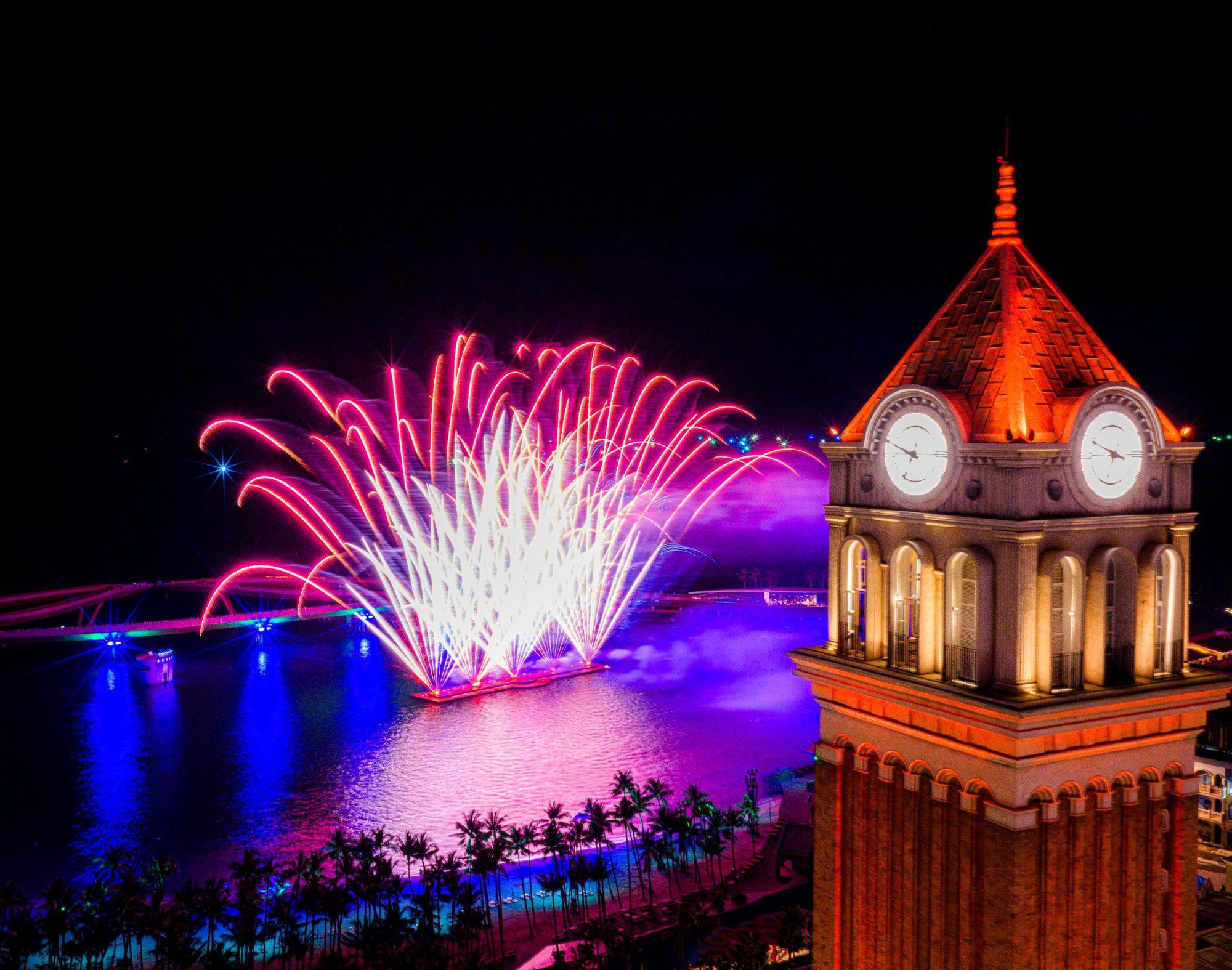 Du khách quốc tế trầm trồ trước “Bản giao hưởng đại dương”- Ảnh 1.