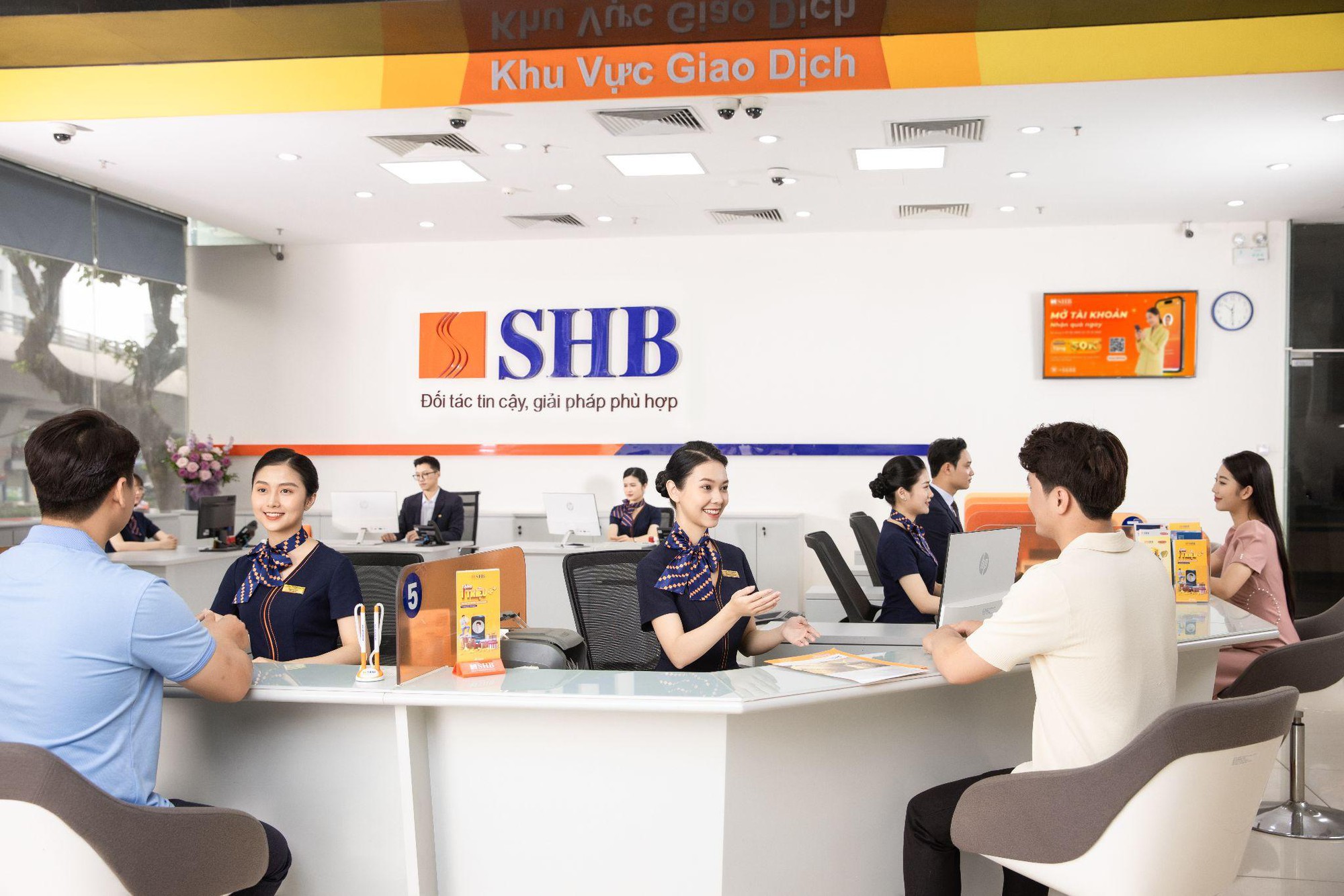 Mừng tuổi 32, SHB gieo hạnh phúc với ngàn ưu đãi hấp dẫn cho khách hàng- Ảnh 2. Mừng tuổi 32, SHB gieo hạnh phúc với ngàn ưu đãi hấp dẫn cho khách hàng- Ảnh 2.