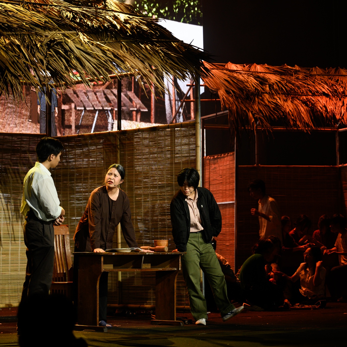 Làn gió trẻ trung trên sân khấu kịch nghệ truyền thống- Ảnh 2.