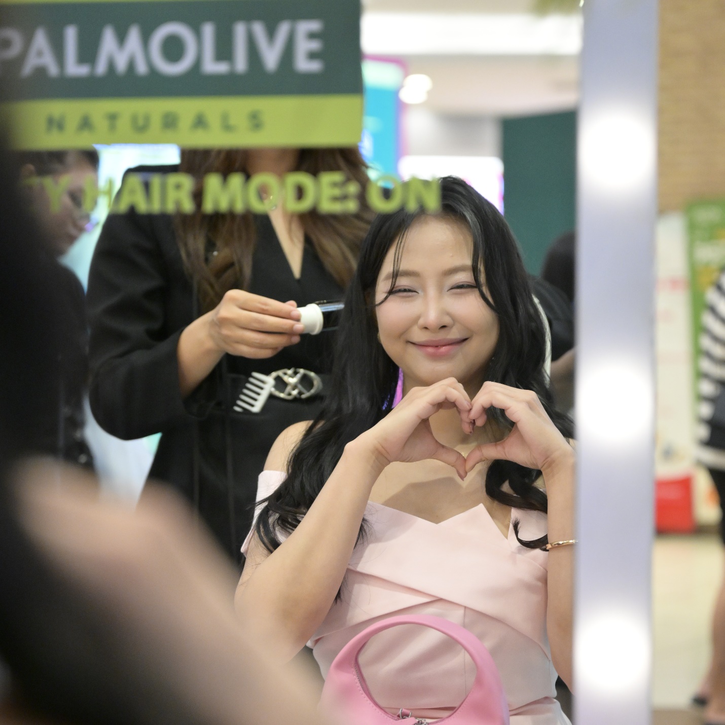 Palmolive mời Gen Z cùng “tắm mình” trong nguồn năng lượng tích cực từ thiên nhiên tại sự kiện “Gỡ rối tâm trí, bung tóc bồng bềnh”!- Ảnh 2.