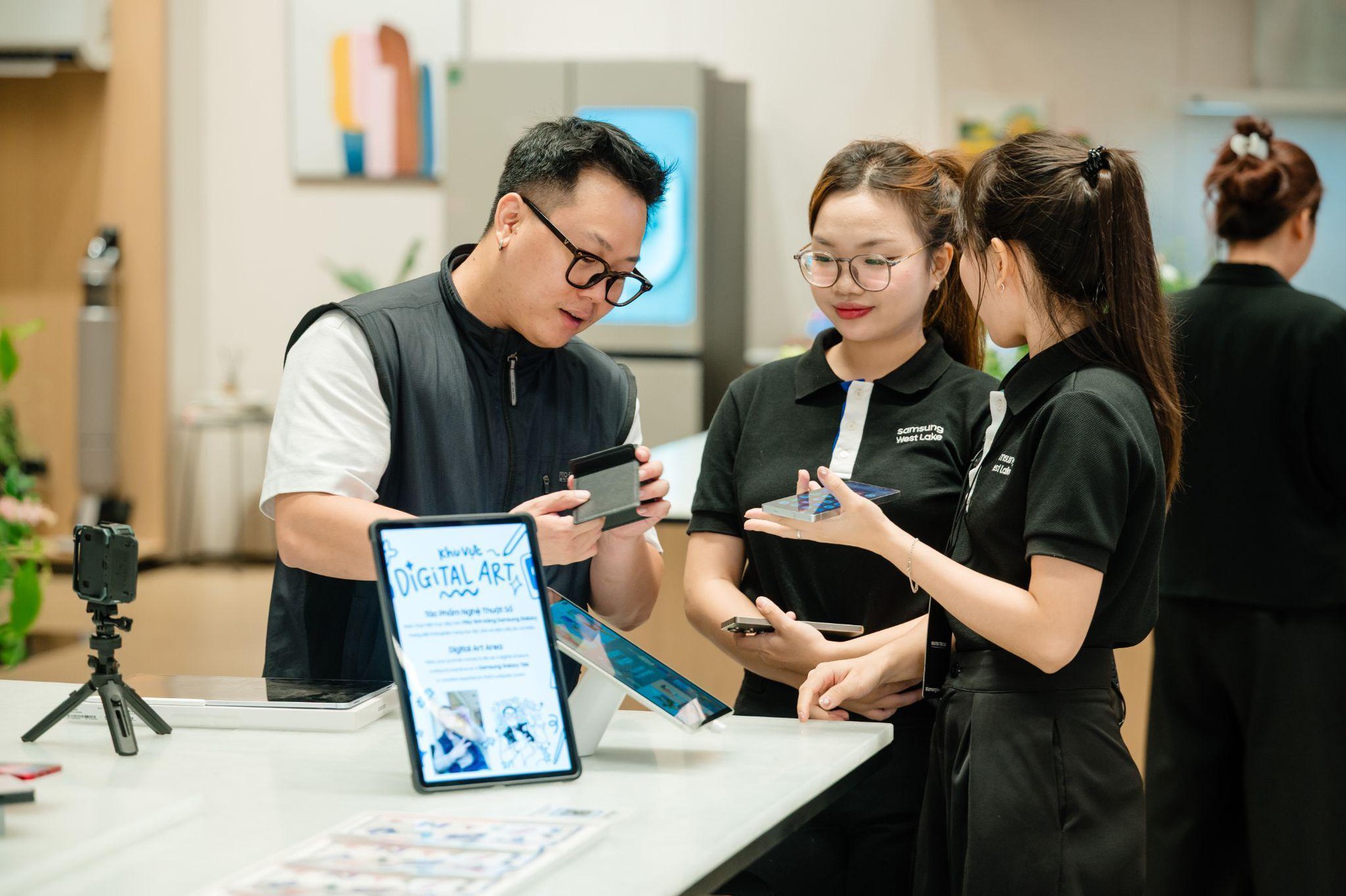 Hành trình 1 năm, dấu ấn công nghệ và phong cách sống mang tên Samsung West Lake- Ảnh 3. Hành trình 1 năm, dấu ấn công nghệ và phong cách sống mang tên Samsung West Lake- Ảnh 3.