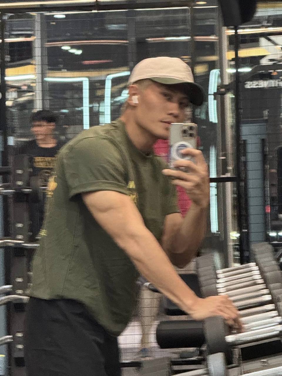 Nam diễn viên đen nhẻm, chỉ nặng 63kg giờ thành trai đẹp 6 múi- Ảnh 8.