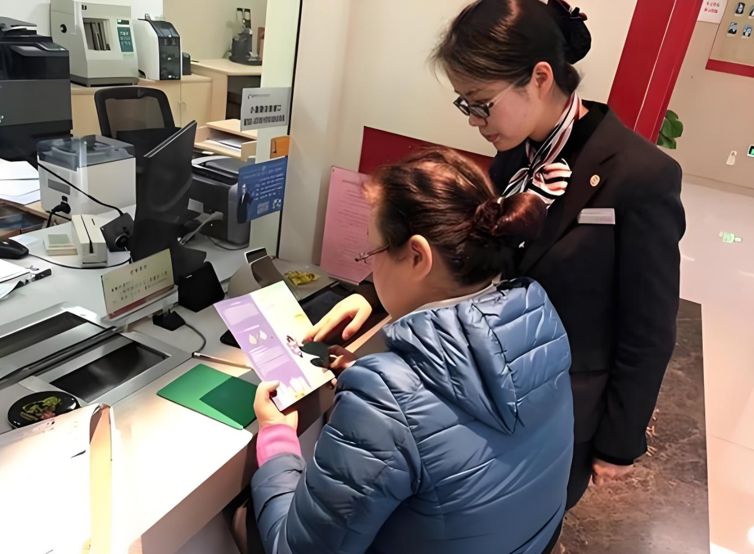 Người phụ nữ chuyển khoản nhầm 3 tỷ đồng nhưng không được đối phương hoàn trả, tòa tuyên bố: Phải nộp thêm 43 triệu đồng- Ảnh 1.