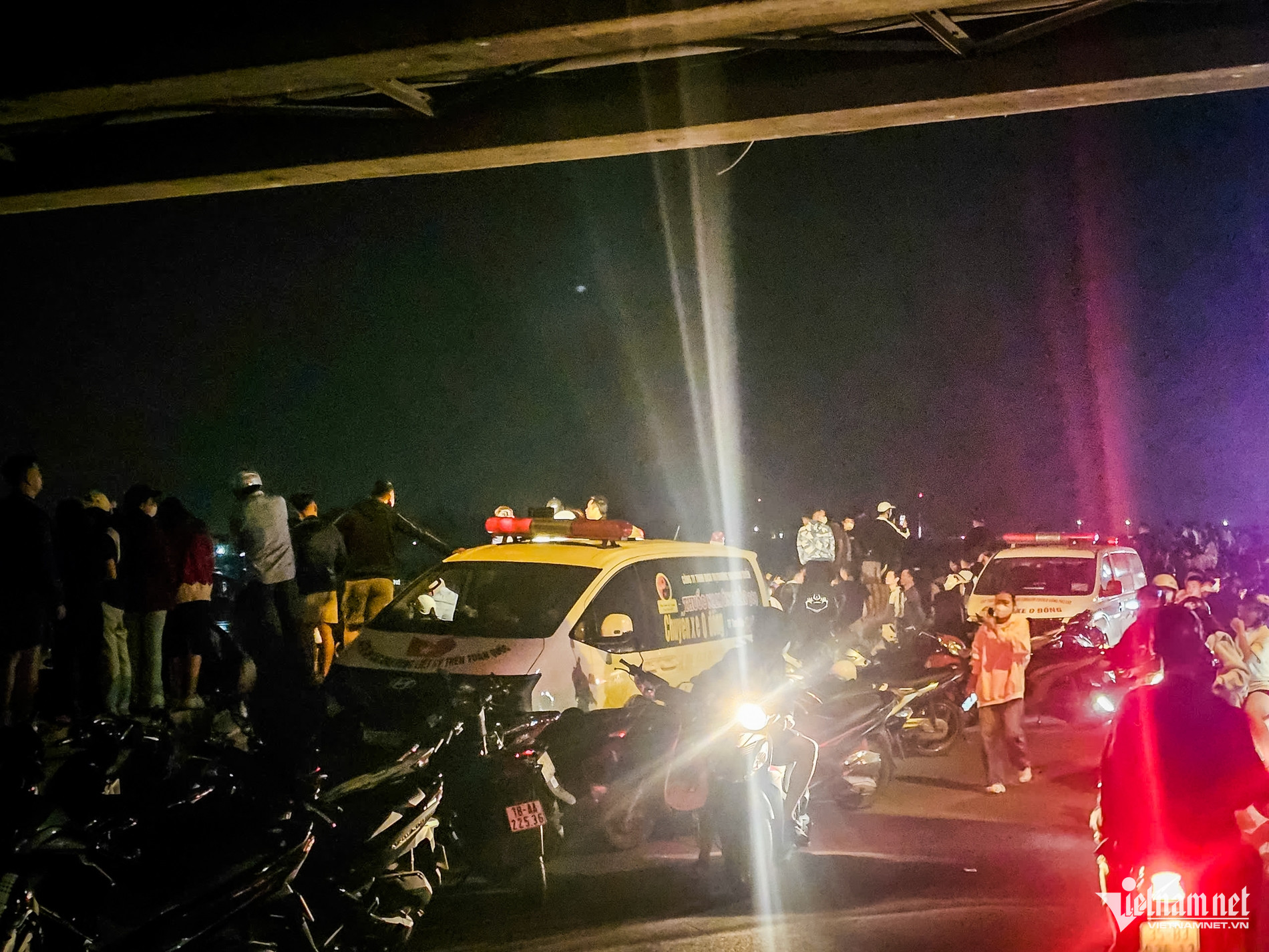 Đã tìm thấy thi thể chú rể nghi nhảy cầu trong ngày đón dâu ở Ninh Bình- Ảnh 3. Đã tìm thấy thi thể chú rể nghi nhảy cầu trong ngày đón dâu ở Ninh Bình- Ảnh 3.