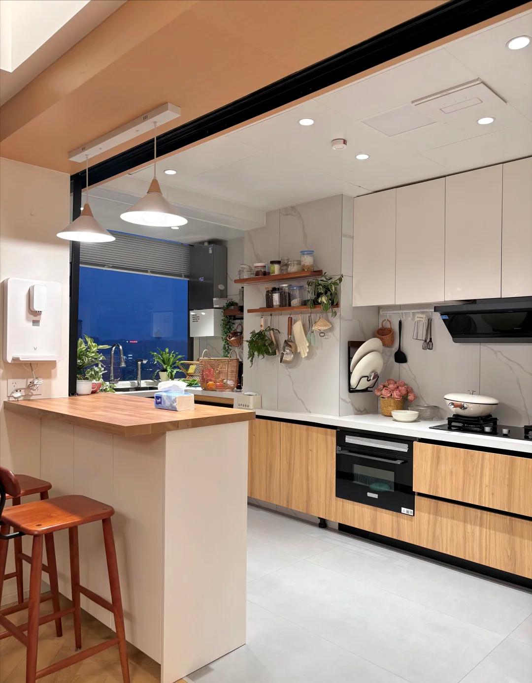 Căn nhà của Dương Vũ Anh, 53 tuổi, gây sốt: Decor sân vườn, bếp nhỏ, góc đọc sách đẹp như tạp chí- Ảnh 5.