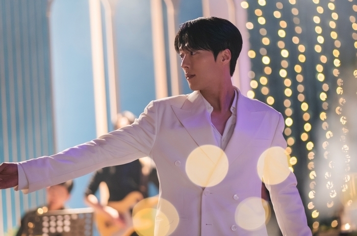 Lâu lắm mới có phim Hàn mở màn cháy vậy đấy: Cặp chính hôn 2 lần ngay tập 1, đẹp như bức tranh tuyệt mỹ- Ảnh 2.