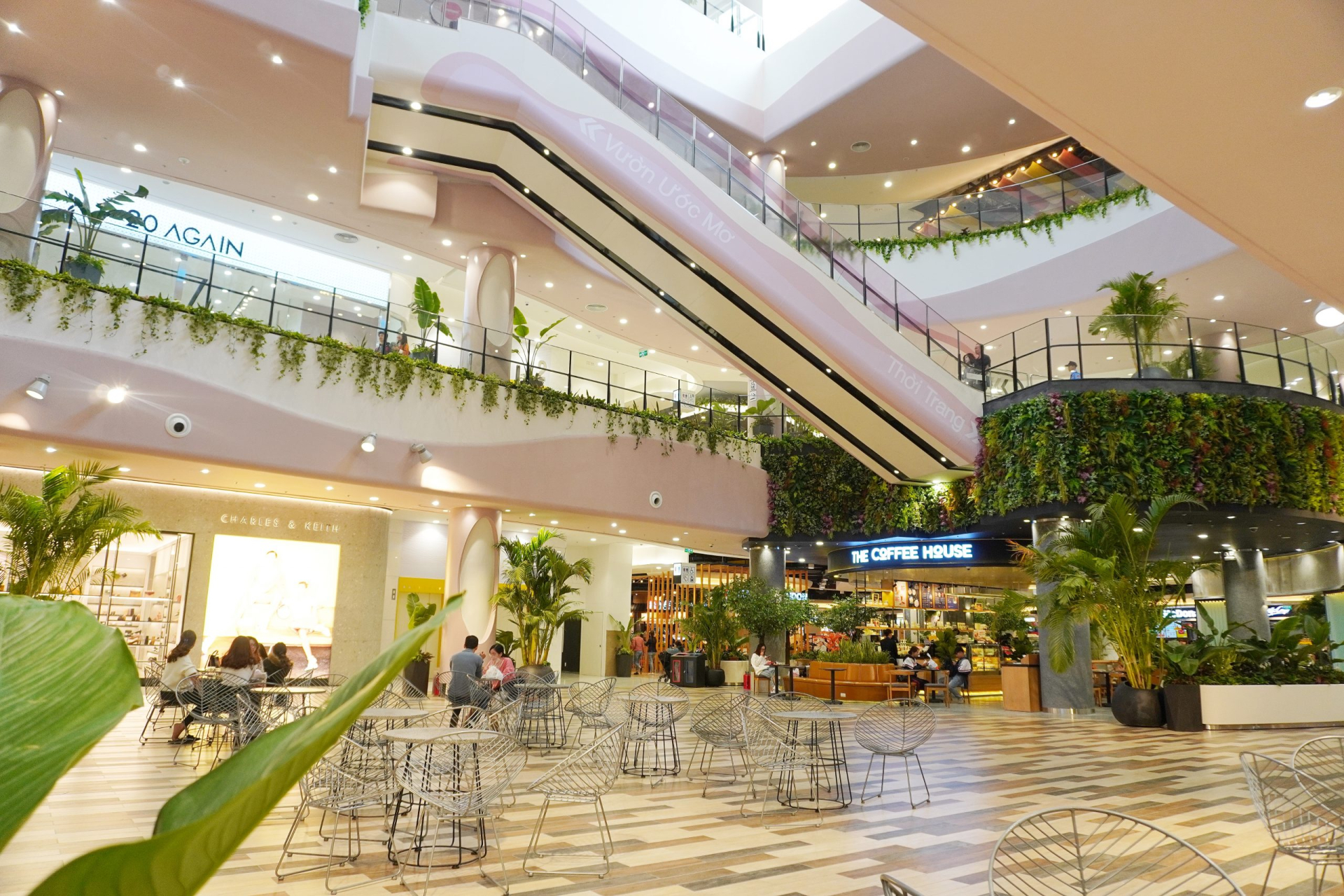 Vì sao Aeon Mall chỉ xuất hiện ở những nơi “hoang vắng” mà khách vẫn siêu đông?- Ảnh 3.